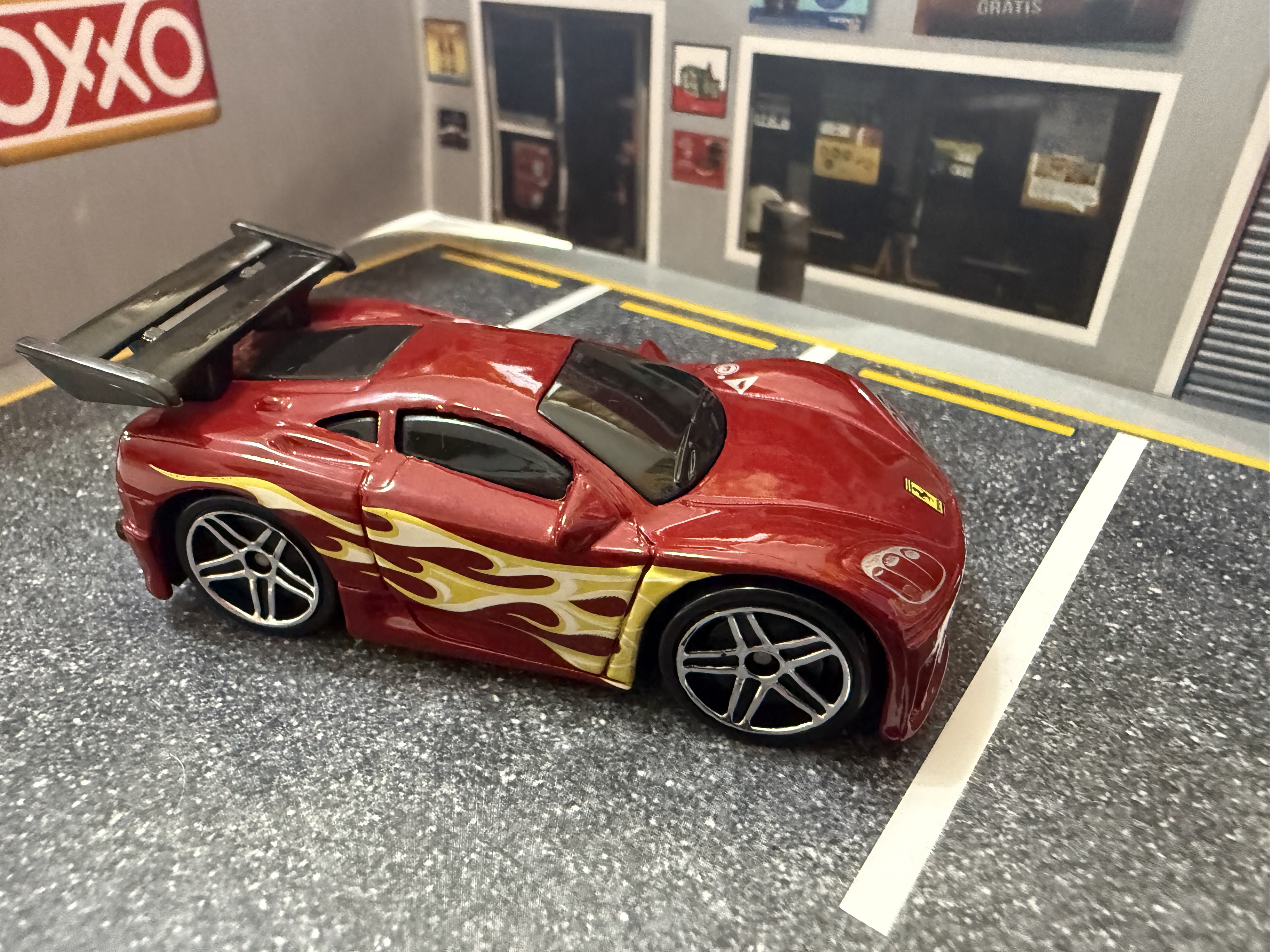 Coche deportivo de juguete