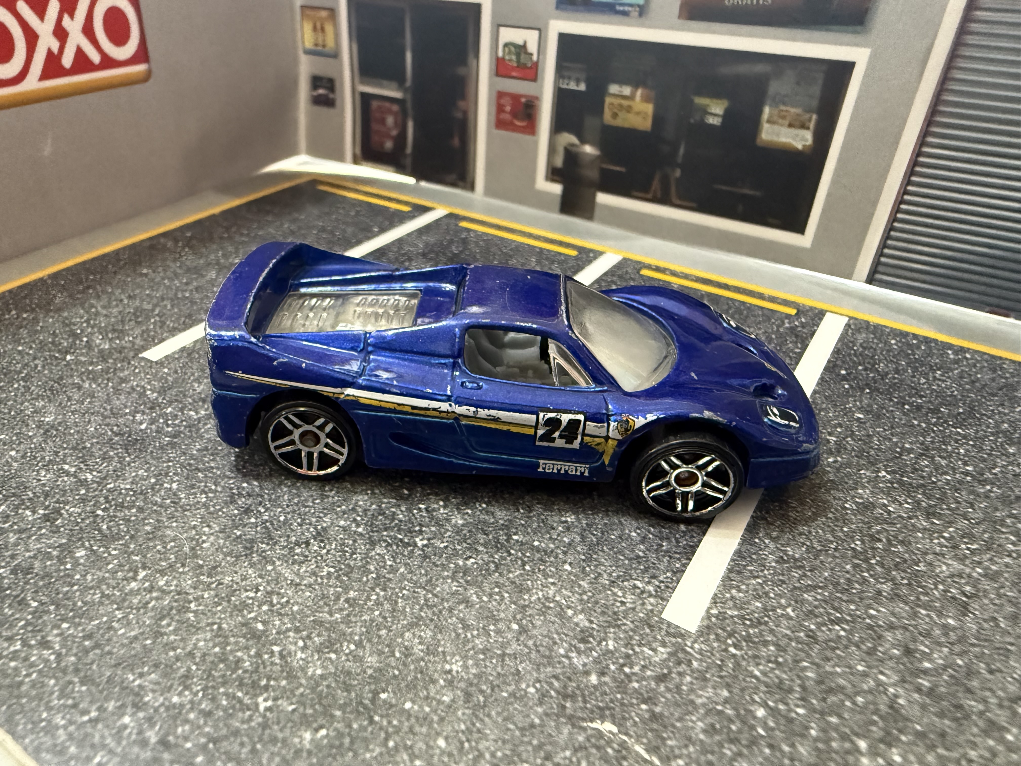Carro deportivo de juguete azul