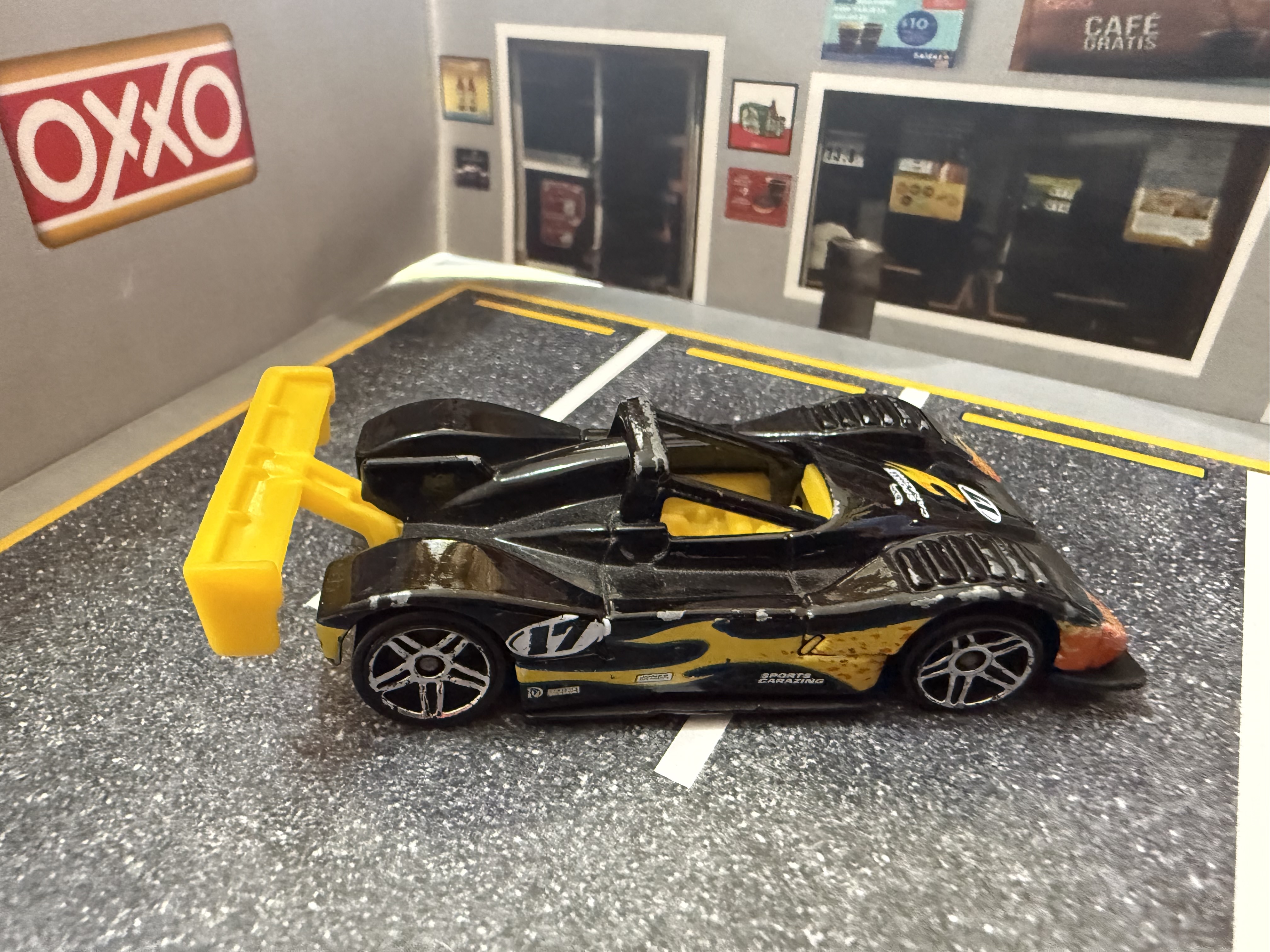 Carro de juguete deportivo