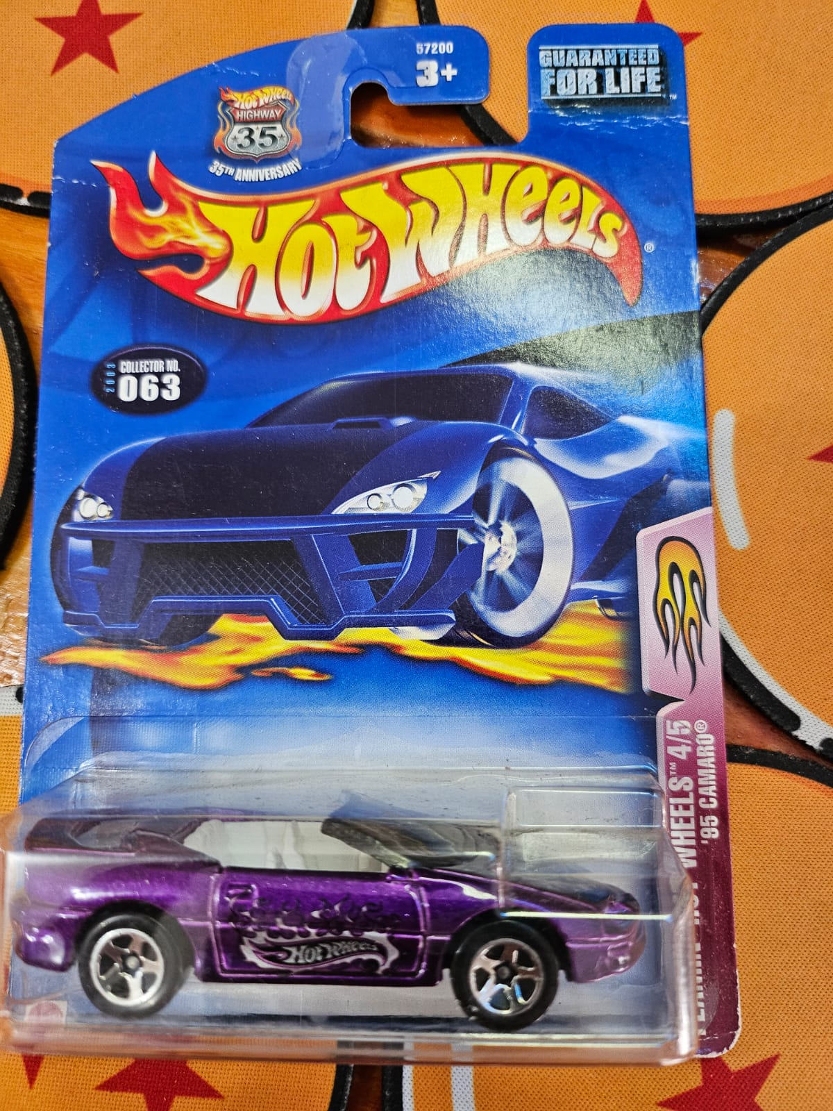 Coche Hot Wheels púrpura
