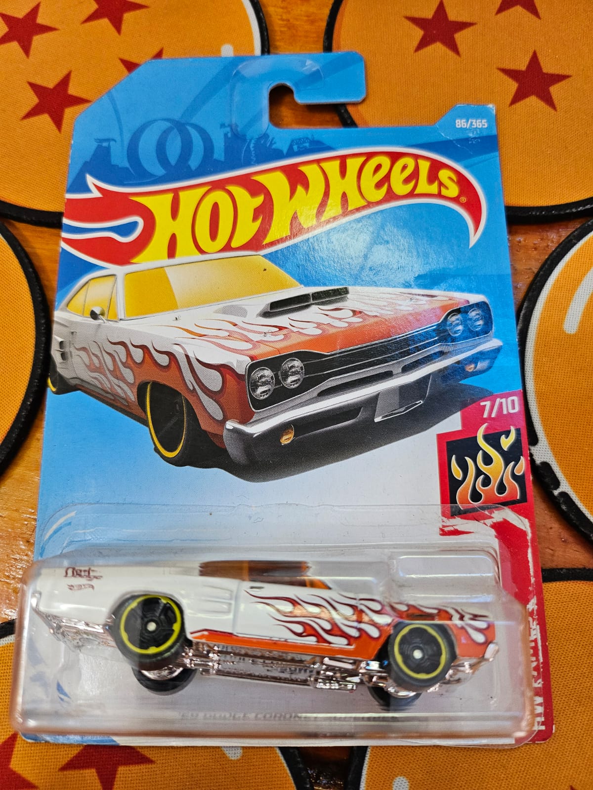 Hot Wheels coche clásico con llamas