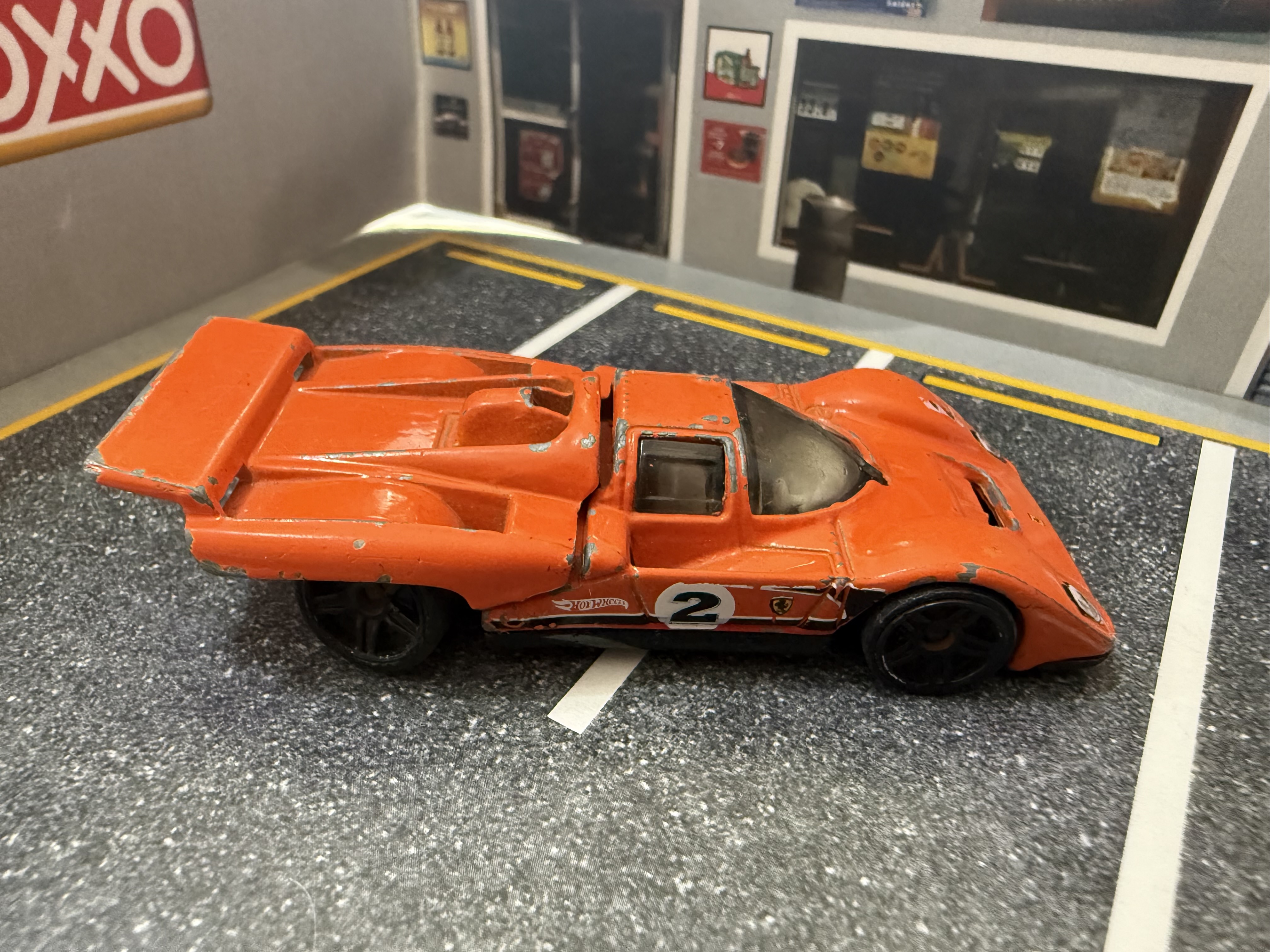 Coche de juguete clásico