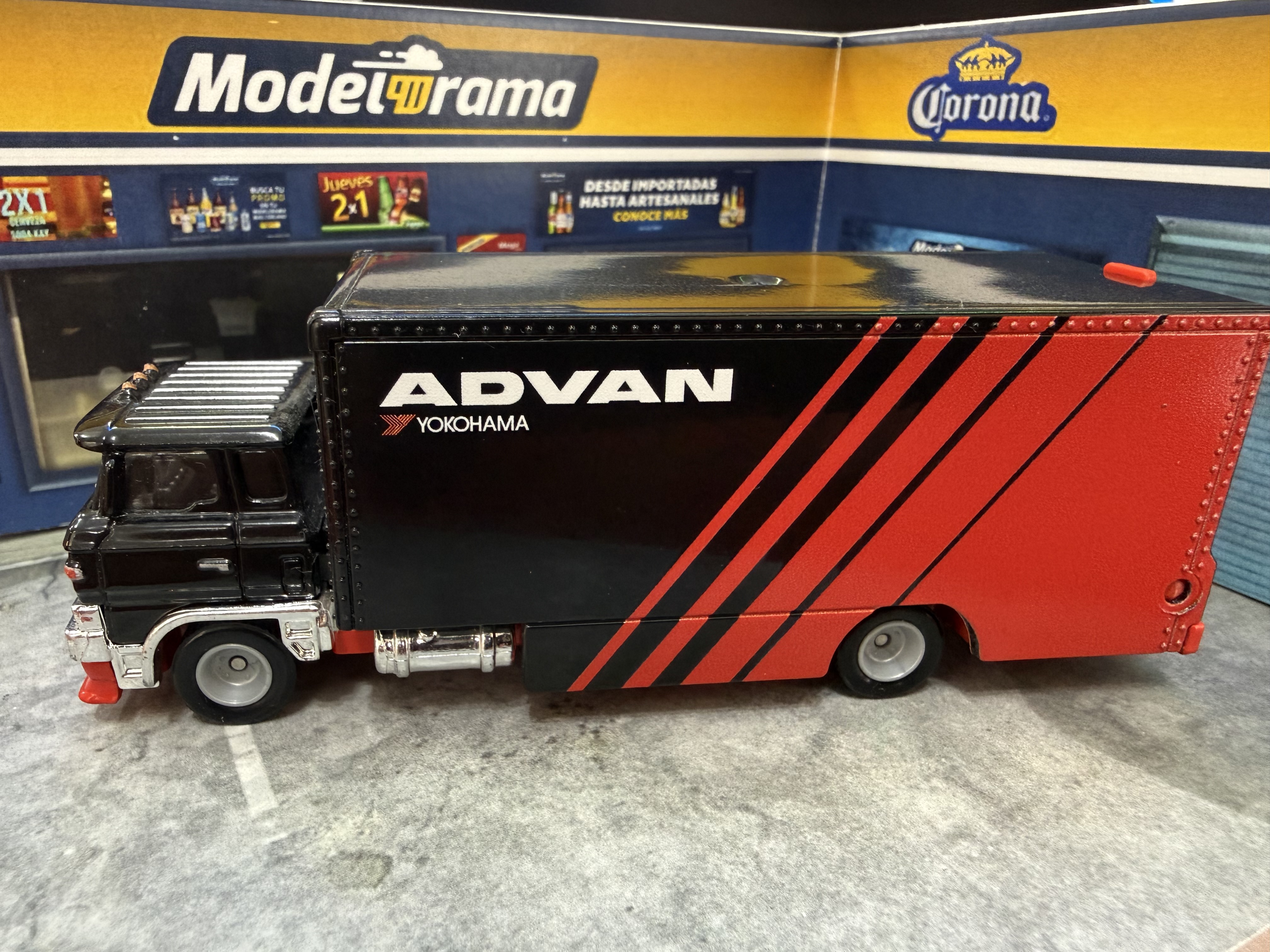 Camión modelo Advan Yokohama