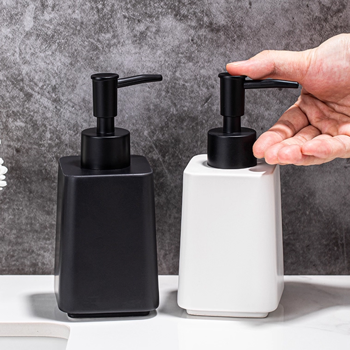 Hive mind ソープ・シャンプー用ディスペンサー 2点セット セラミック 陶磁器製 ハンドソープ用 食器用洗剤 詰め替え キッチン 洗面所 トイレ バスルーム お風呂場