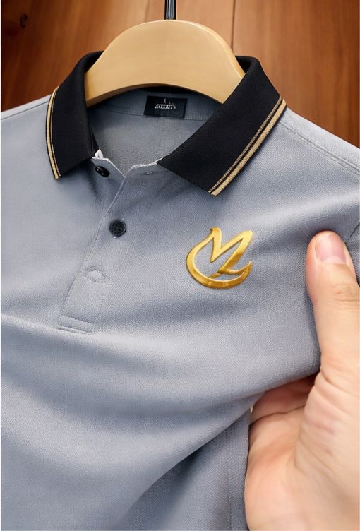 Polo gris avec logo brodé