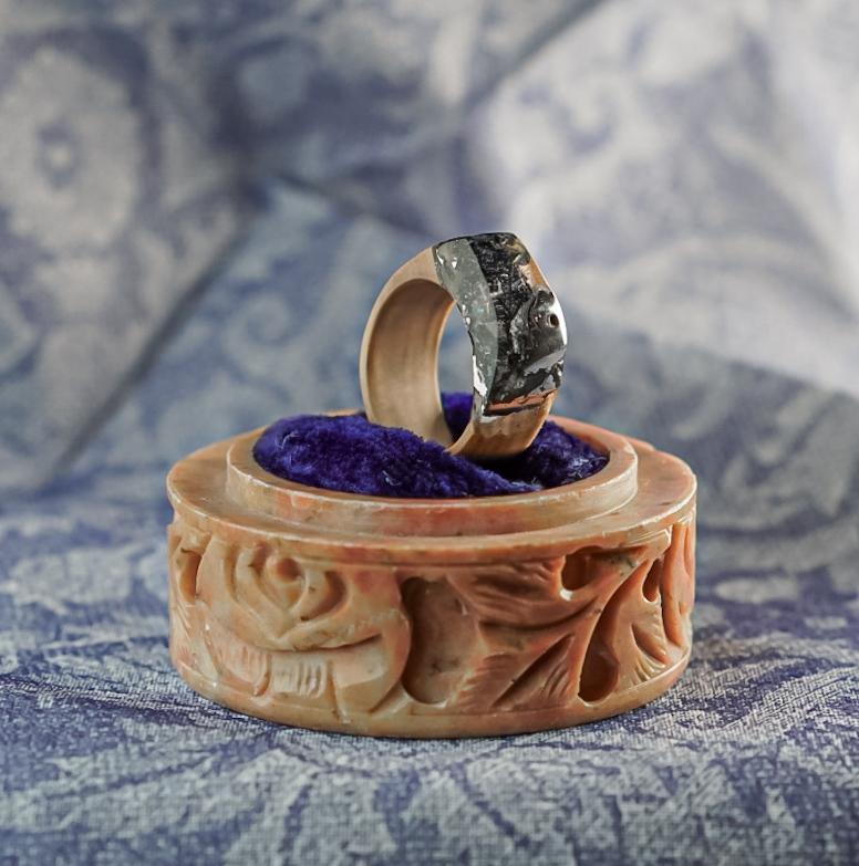 "Satelite Metal", Epoxidharzring