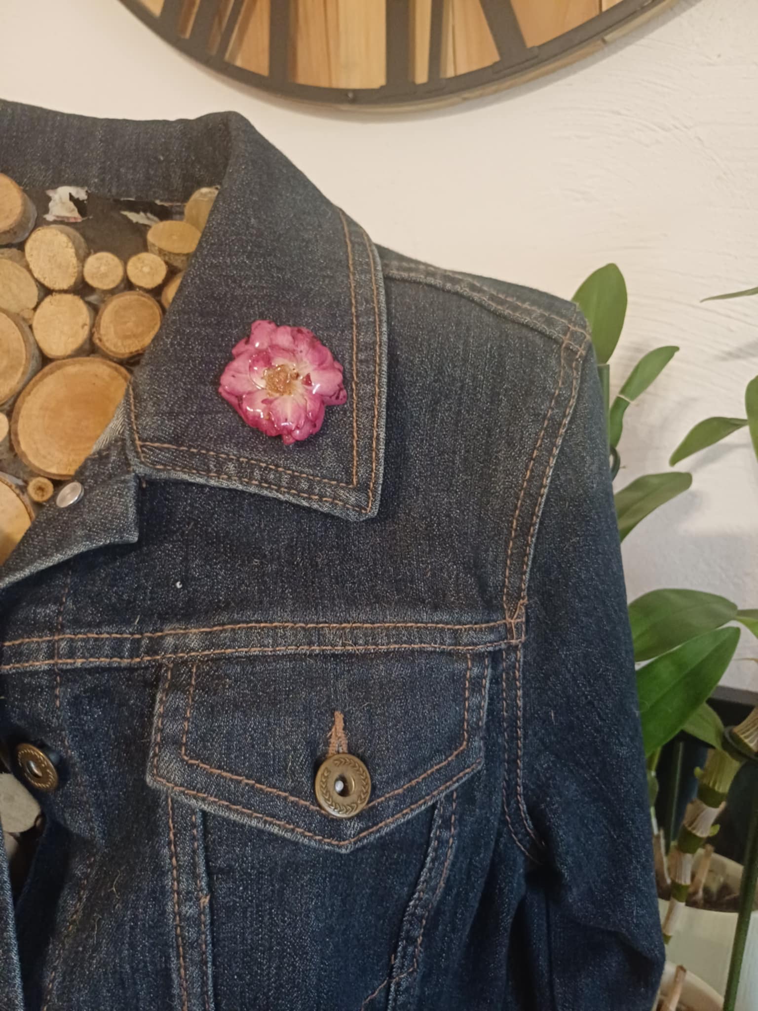 Broche pin's fleur d'Eglantier
