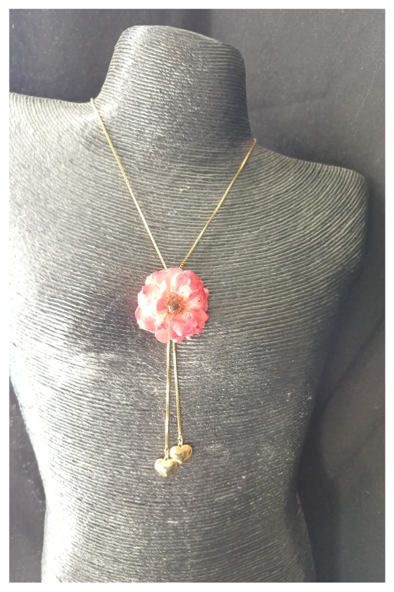Collier coulissant rose rouge