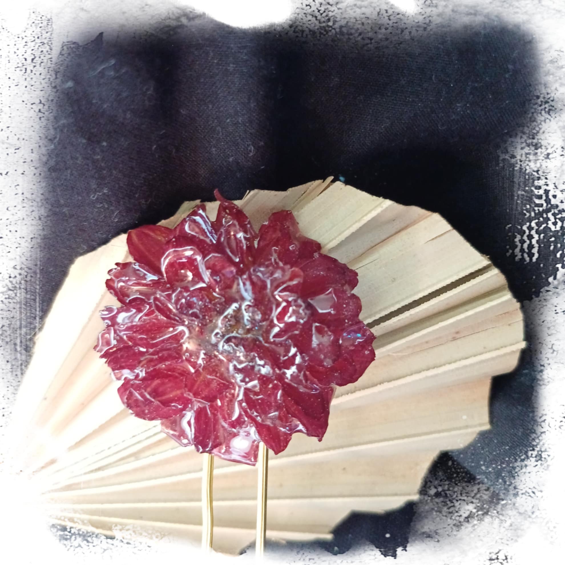 Pique à chignon fleur de Dalhia rouge