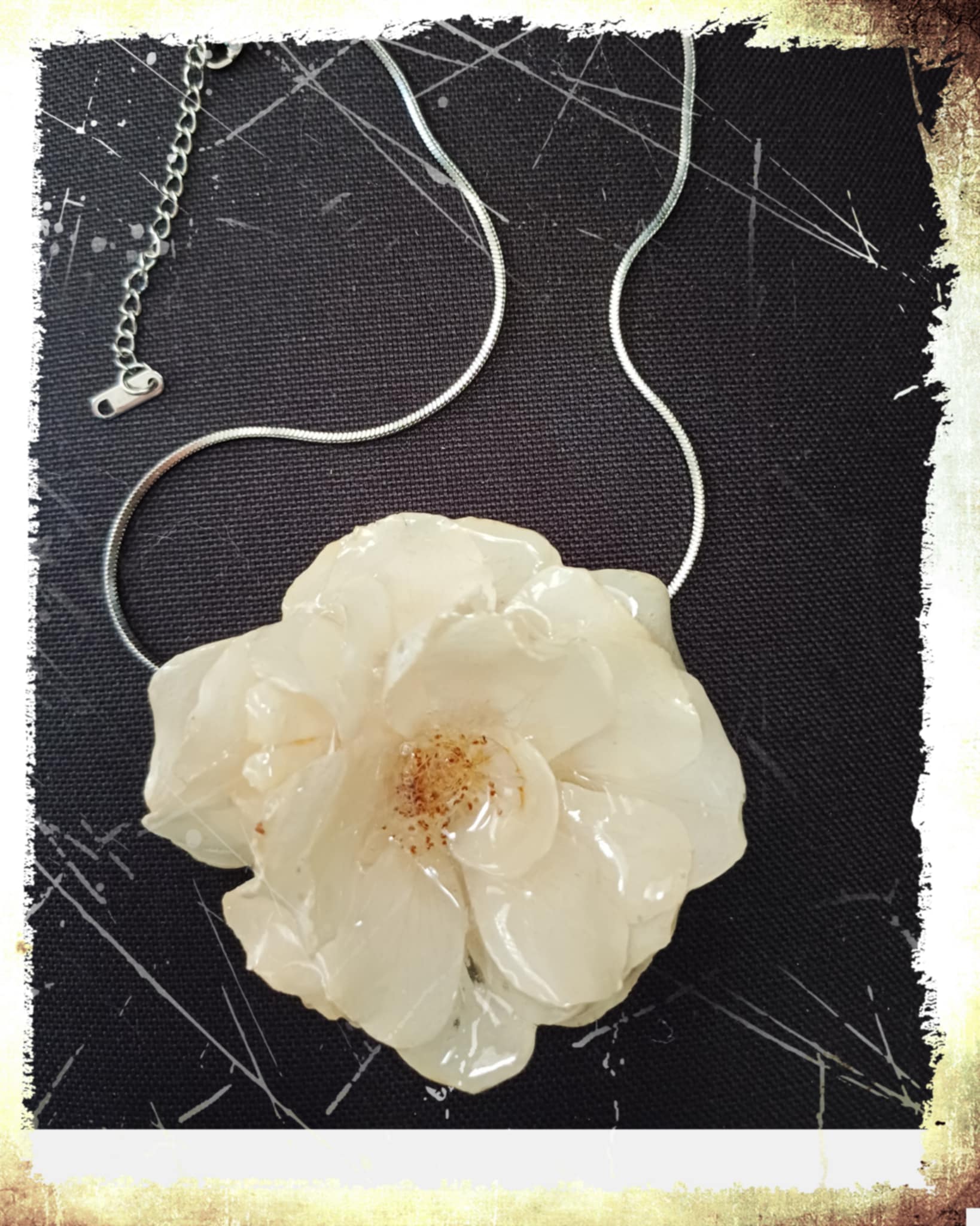 Collier Rose blanche