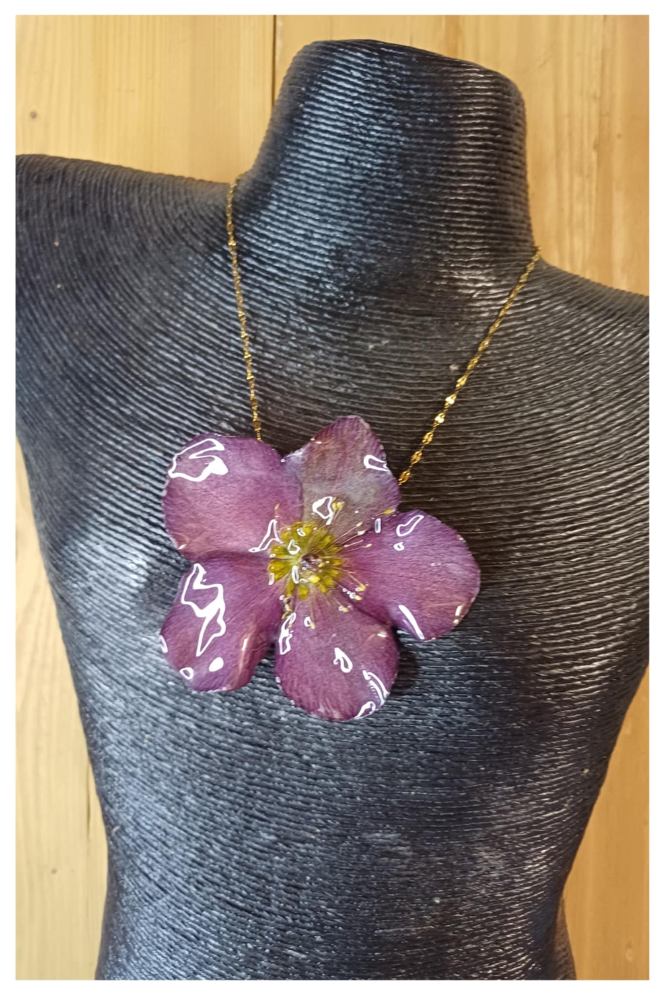 Collier Hellébore mauve
