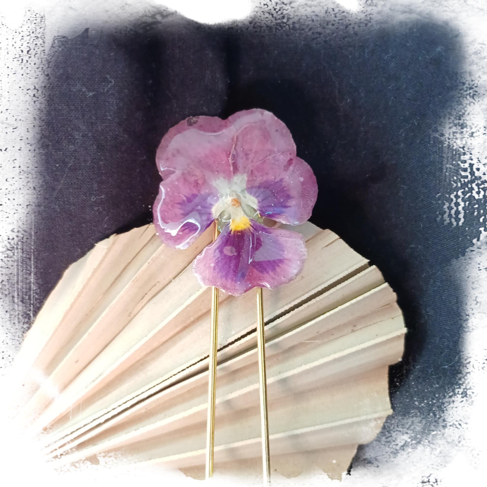 Pique à cheveux fleur de Pensée violette