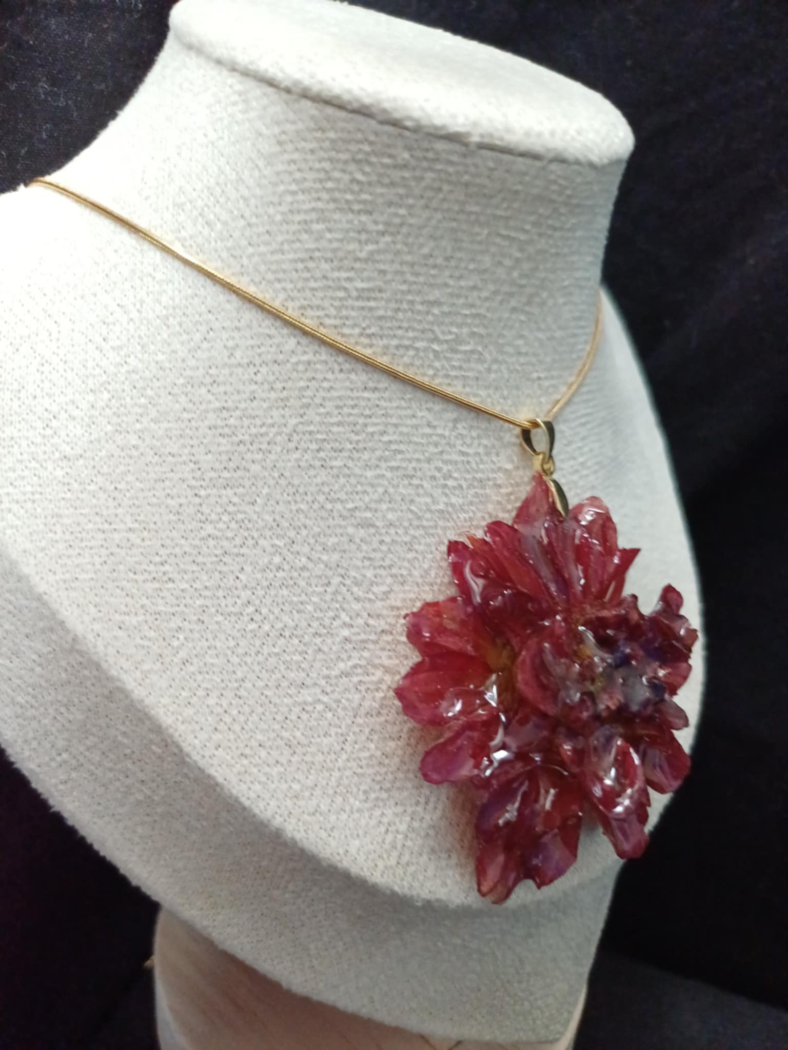 Collier fleur de Dahlia rouge