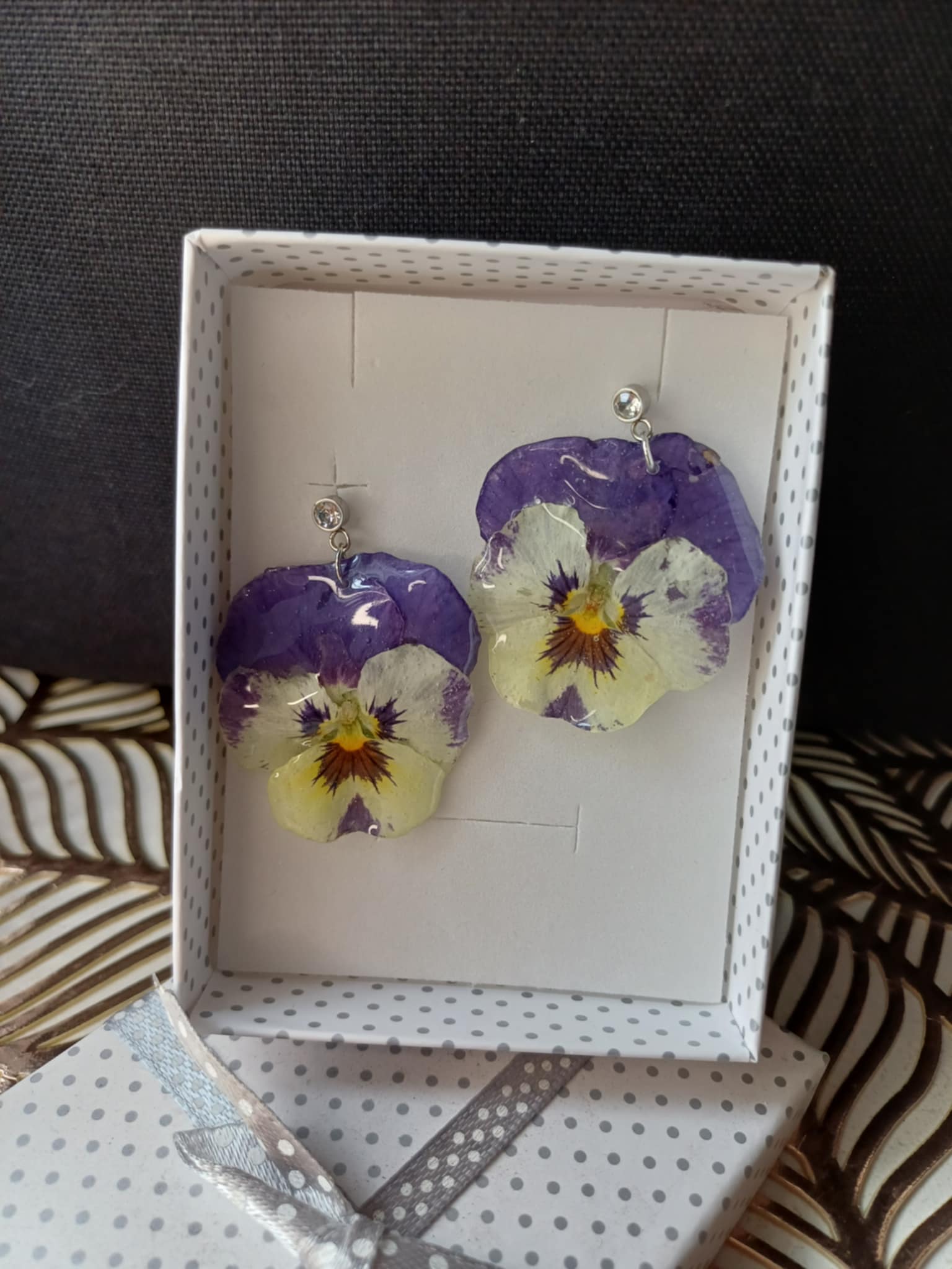 Boucles Pensées mauve/blanche