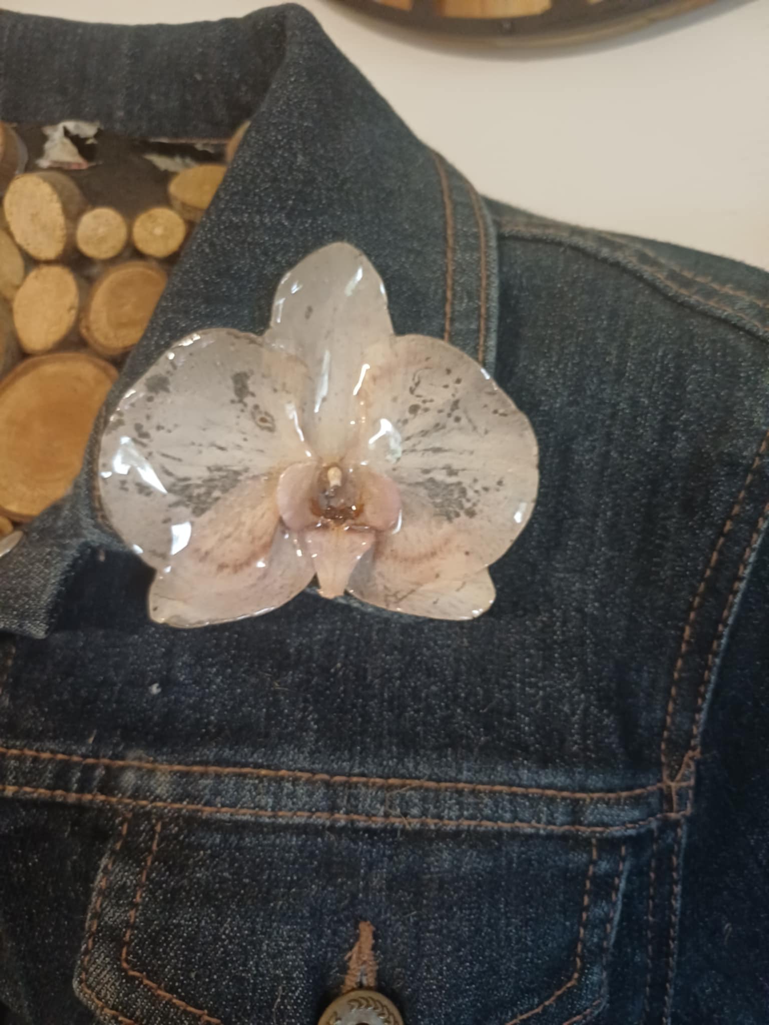 Broche aimanté fleur d'horchidée