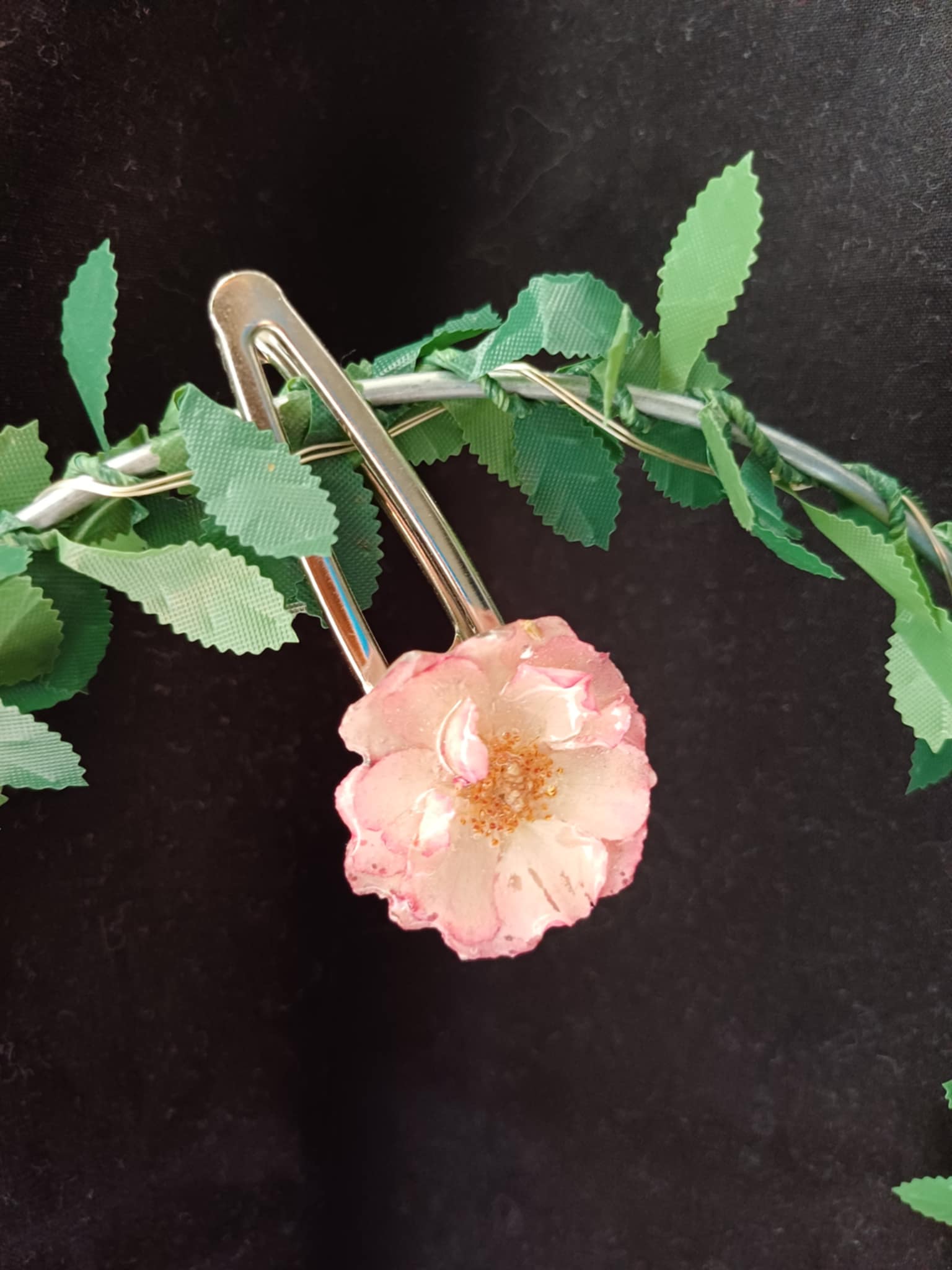 Pince crocodile rose d'églantier