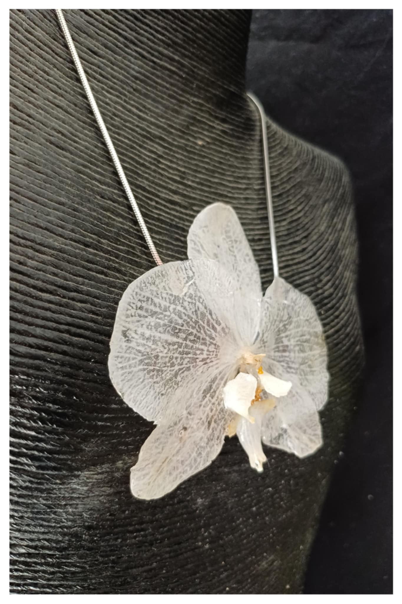 Collier fleur d'orchidée blanche