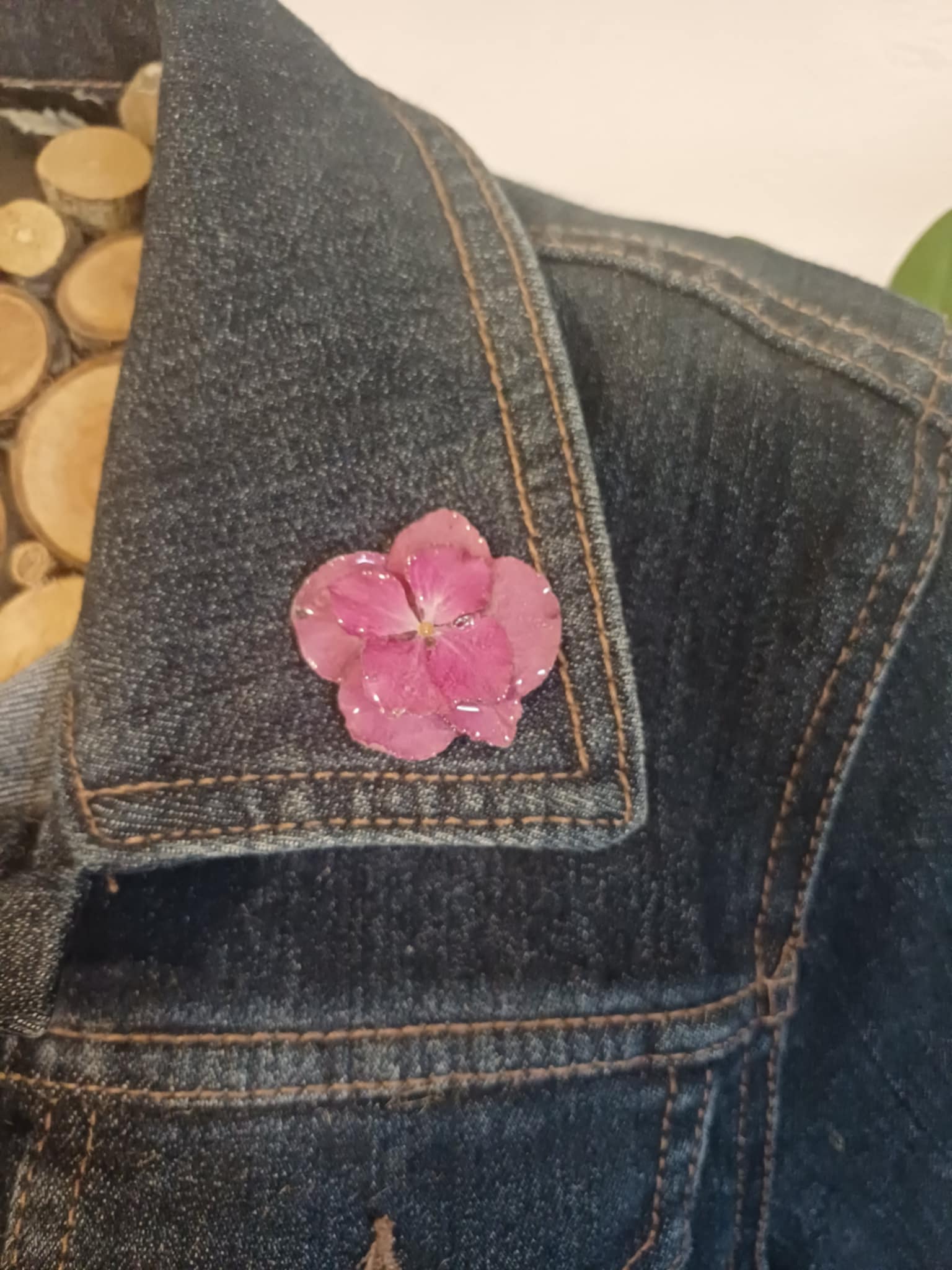 Broche pin's Hortensia mauve