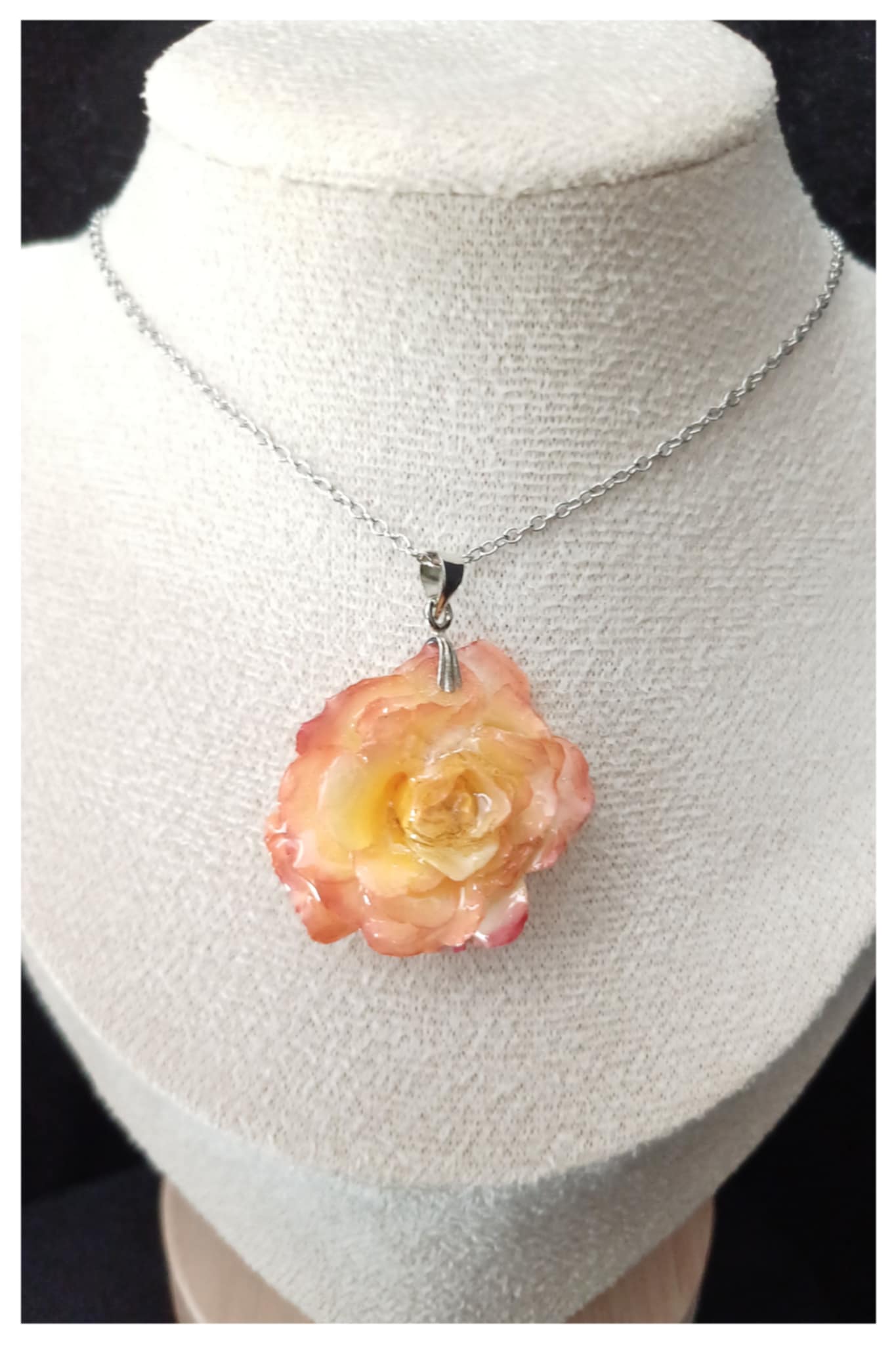 Collier petite rose jaune et rose