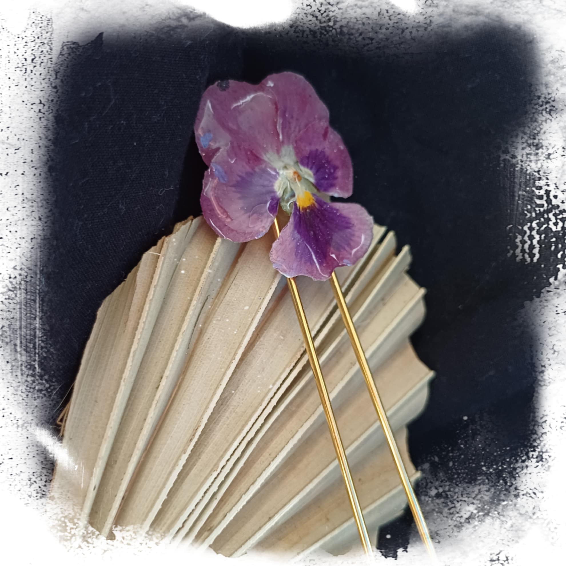 Pique à cheveux fleur de Pensée violette