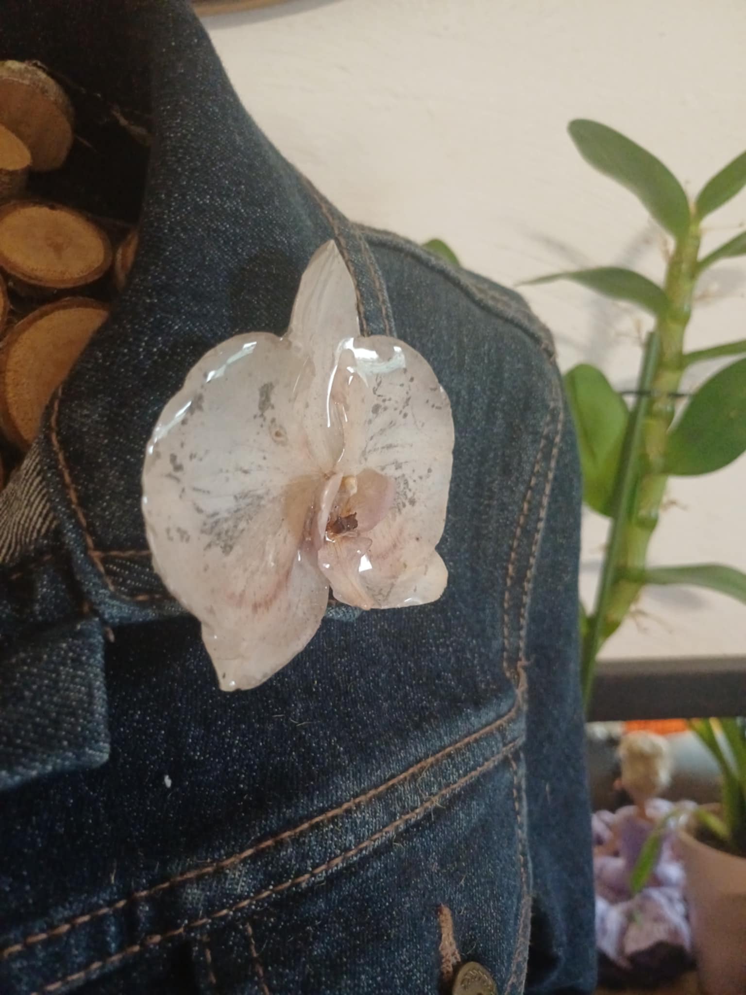 Broche aimanté fleur d'horchidée