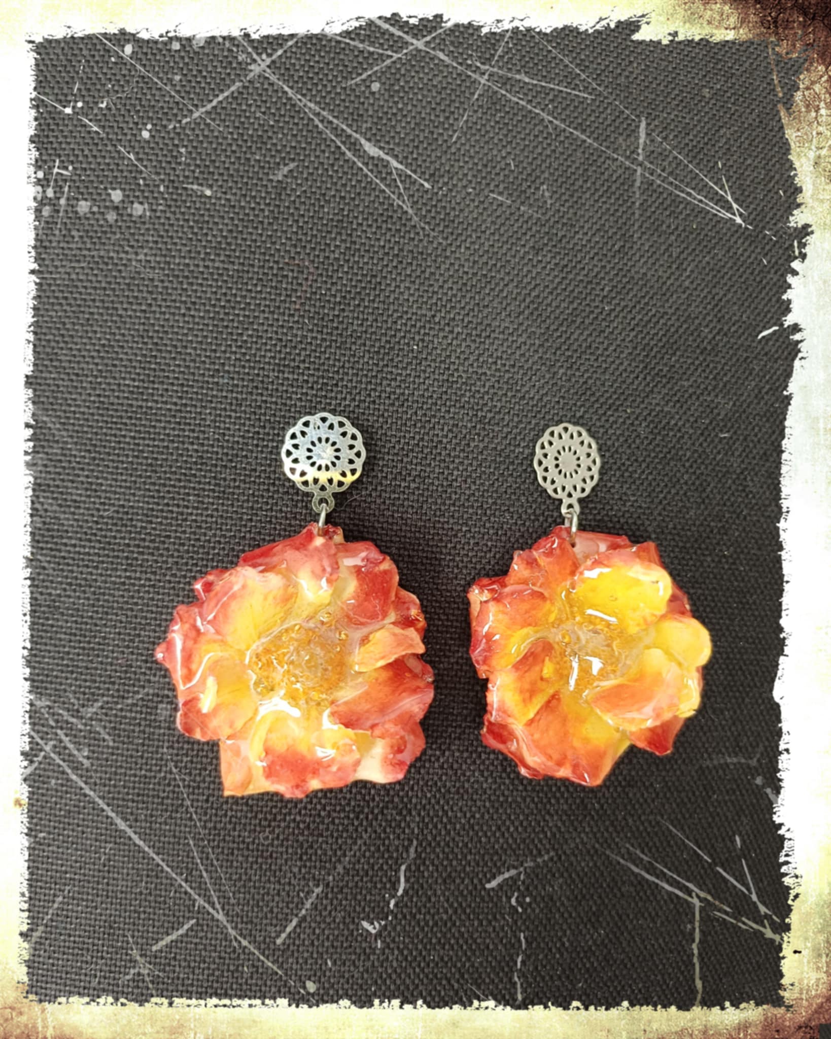 Boucles Rose rouge et coeur jaune