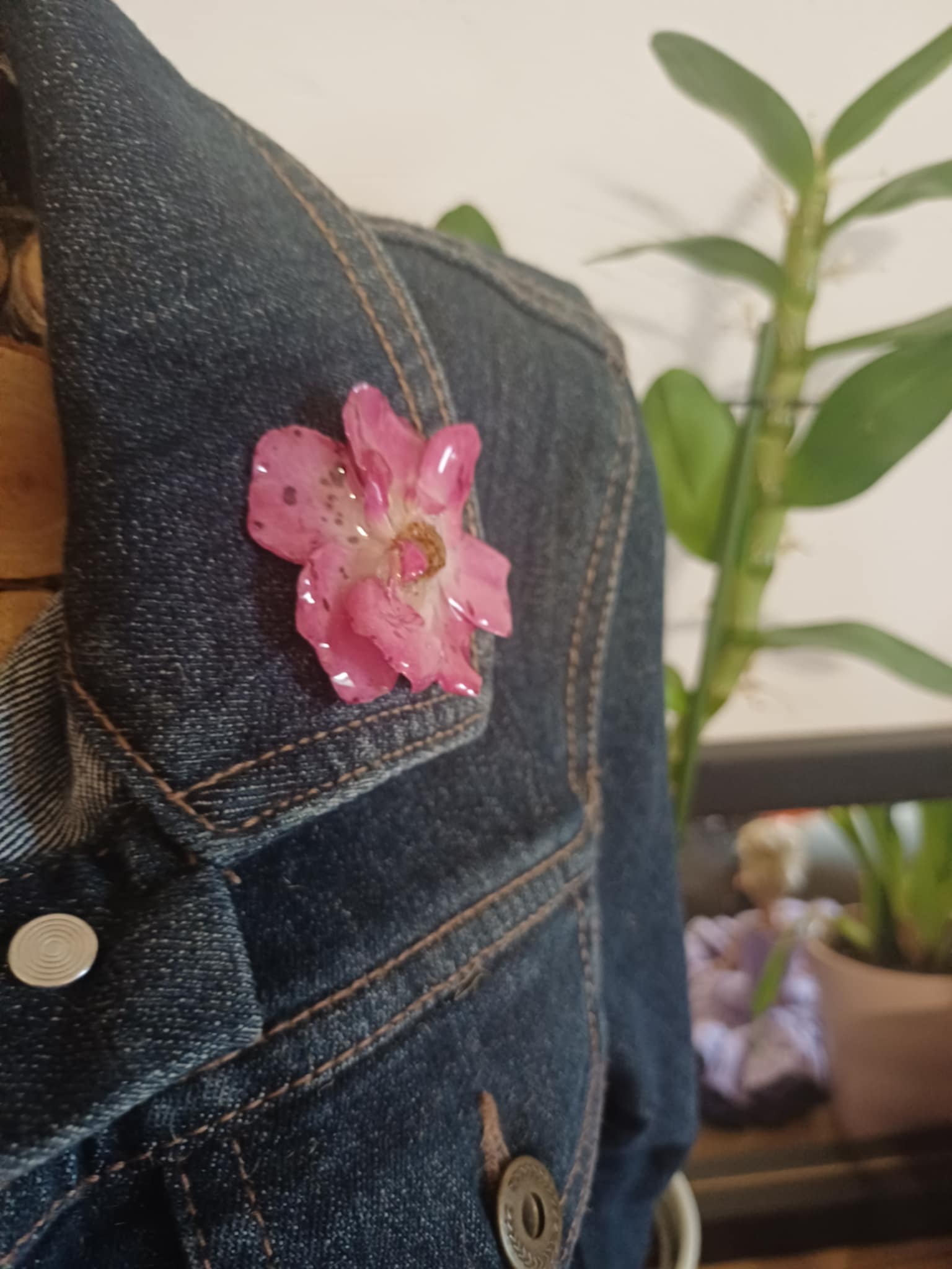 Broche pin's Eglantine