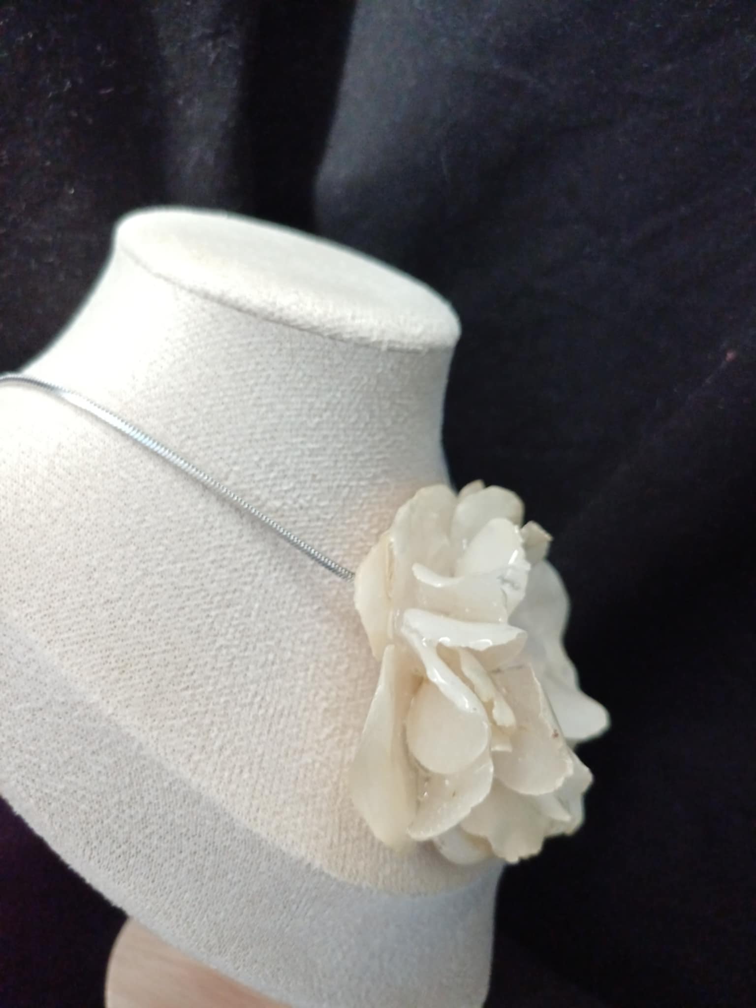 Collier Rose blanche