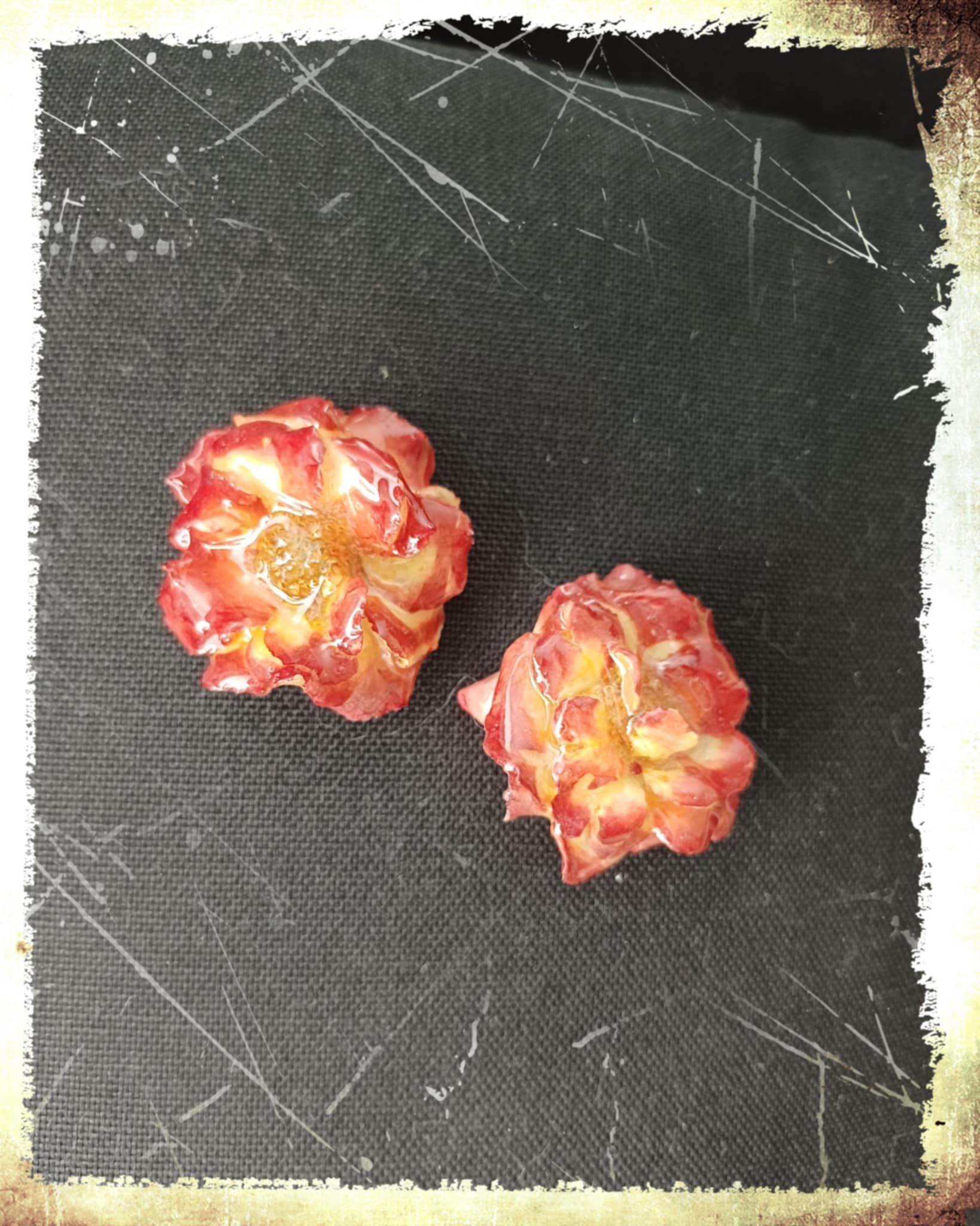 Puces d'oreilles Rose rouge et jaune