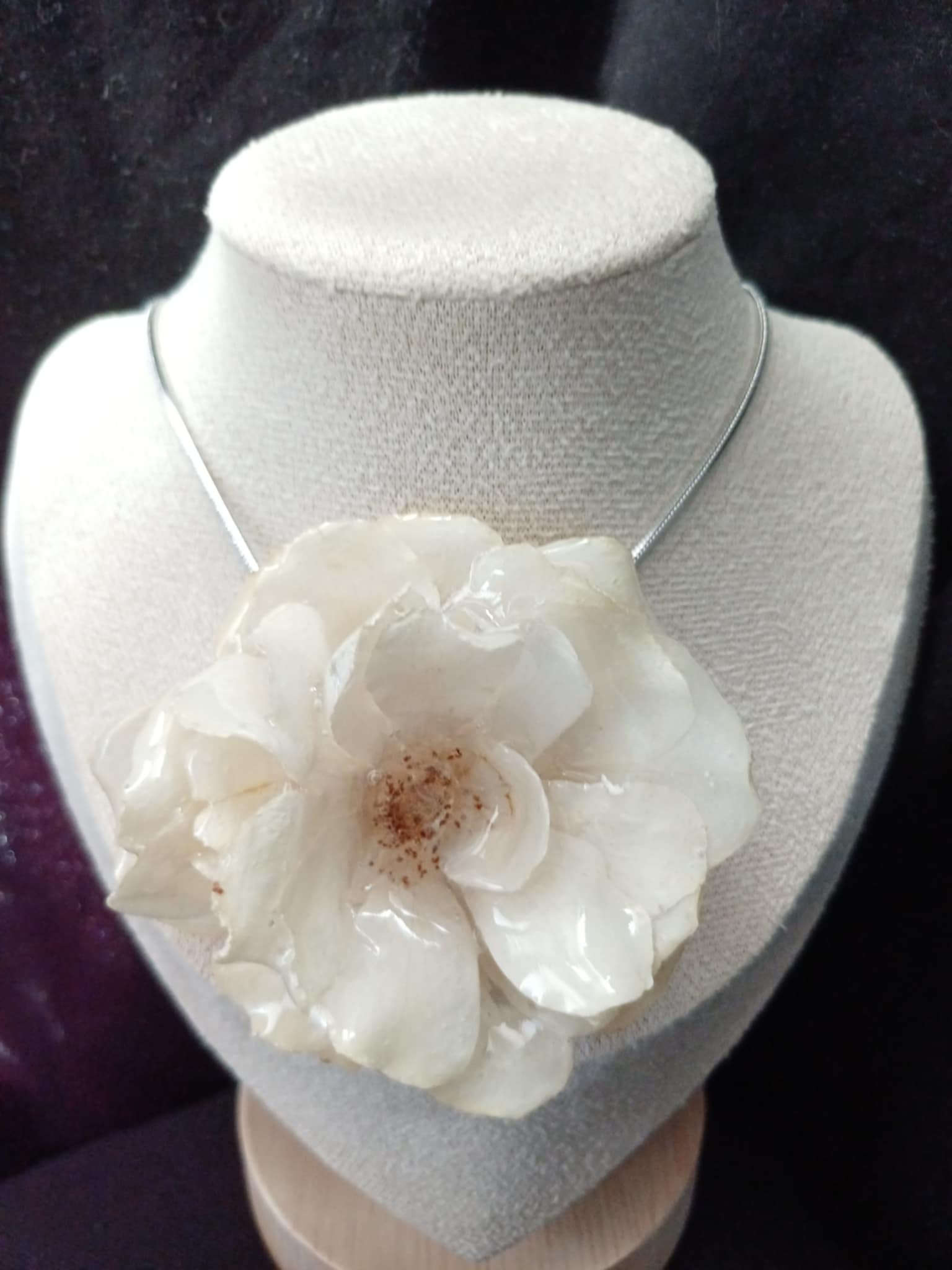 Collier Rose blanche