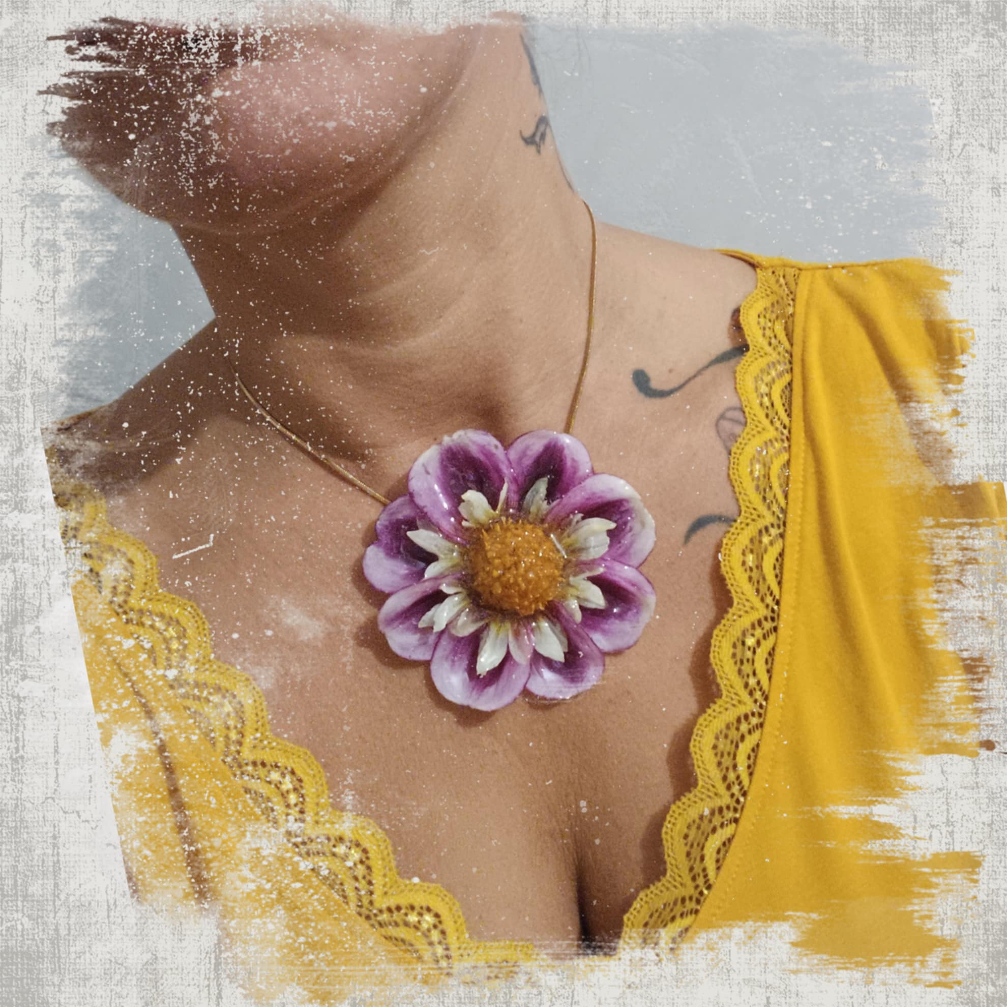 Collier fleur de Dahlia Rumble Bumble