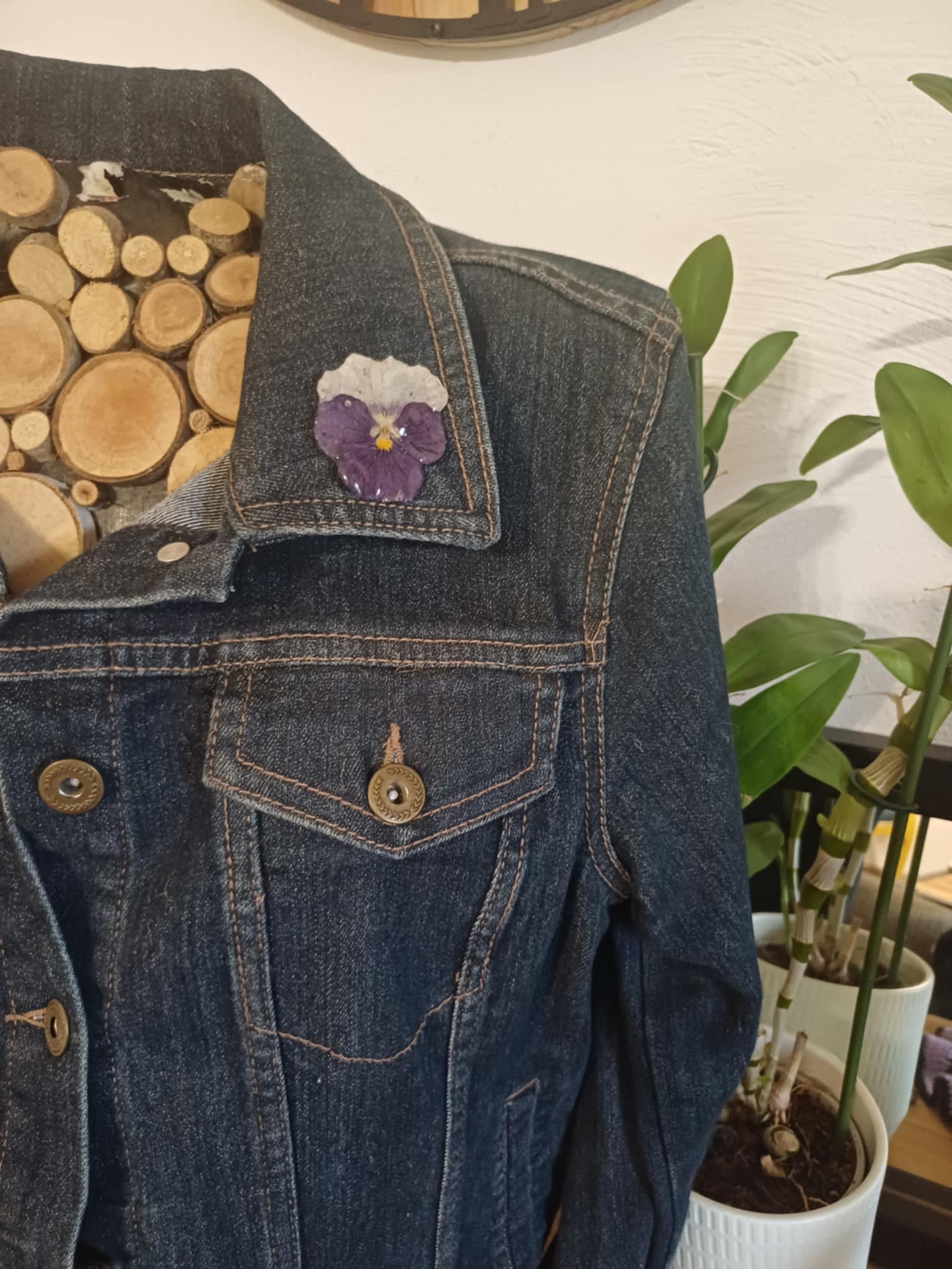 Broche pin's fleur de Pensée