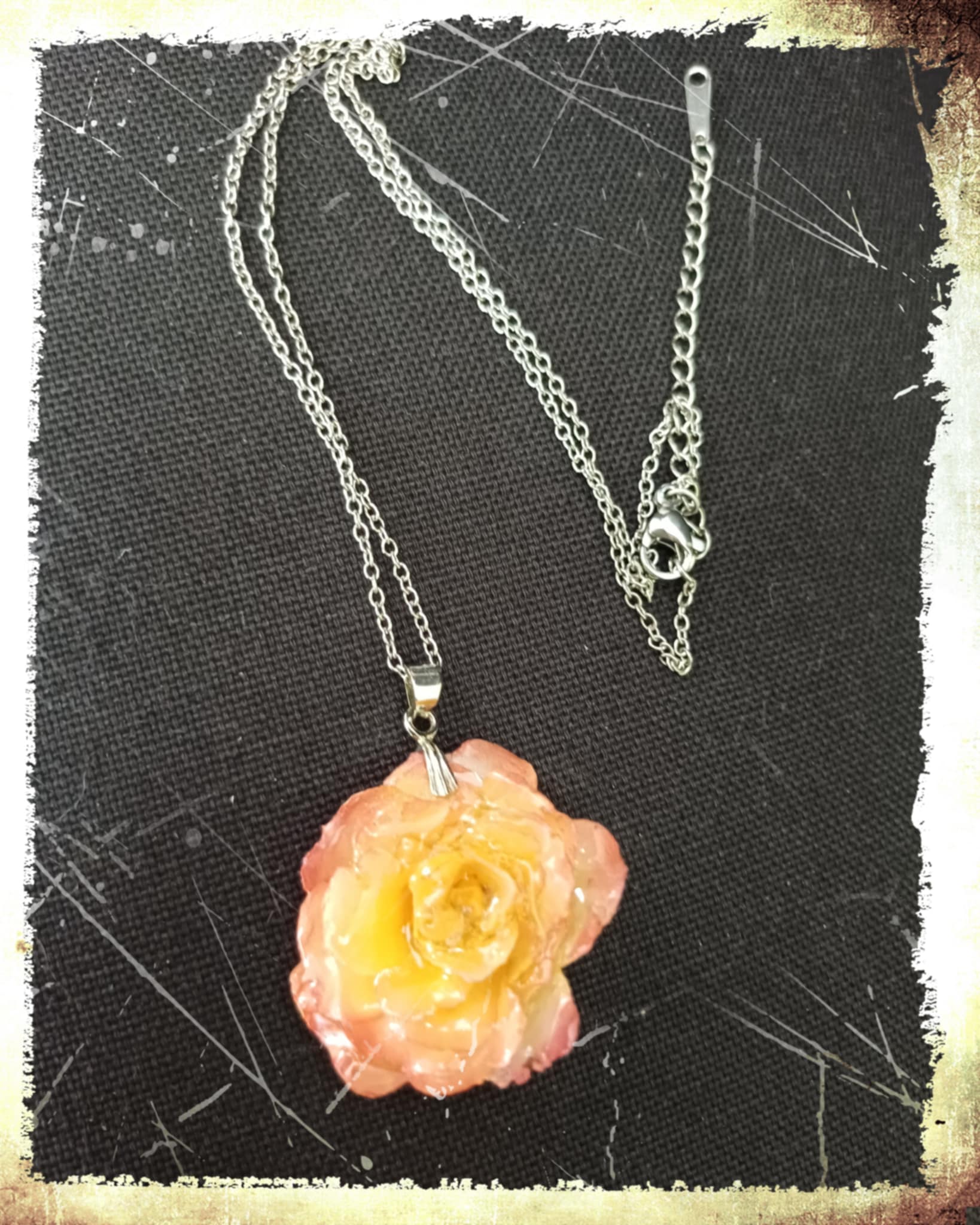 Collier petite rose jaune et rose