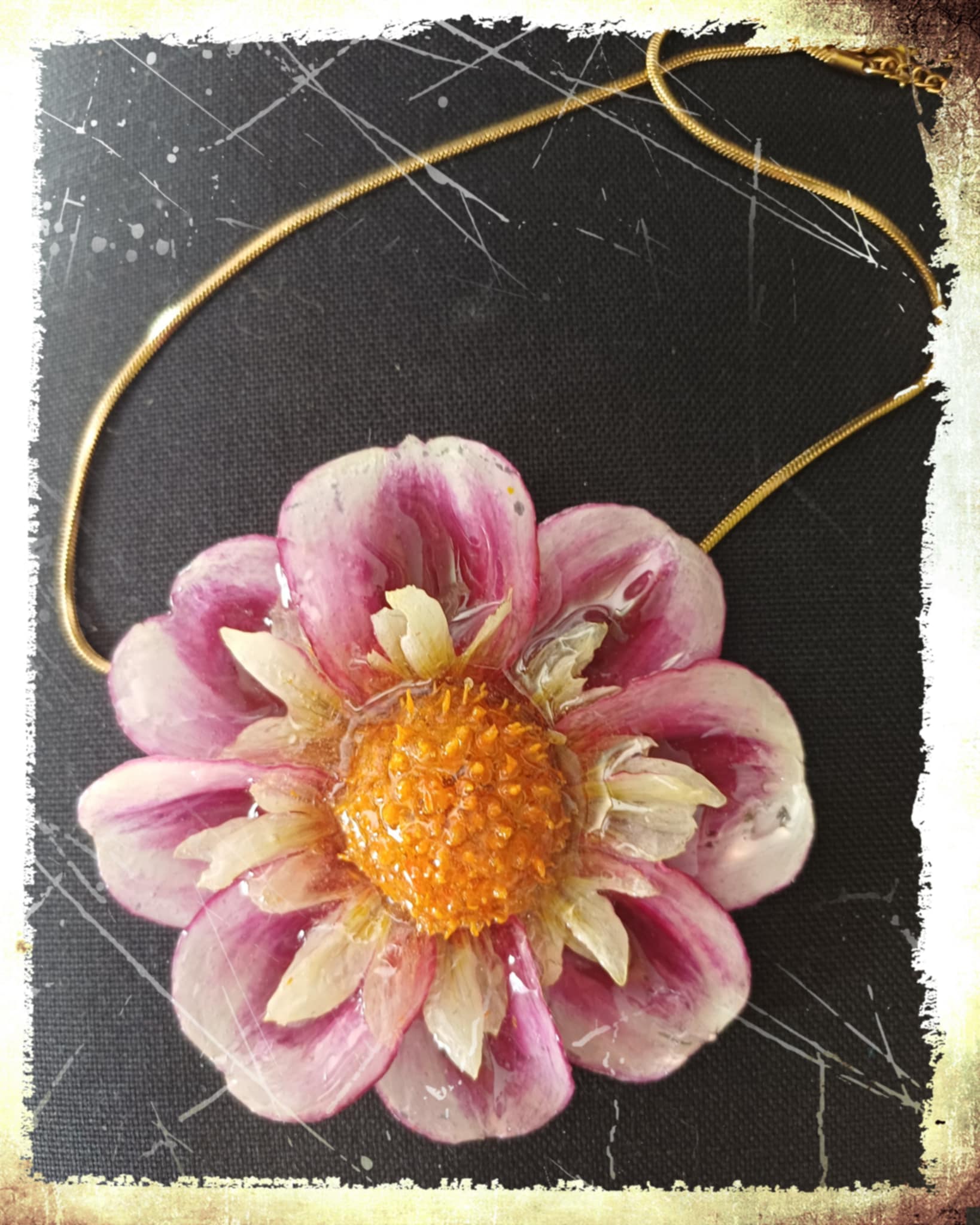 Collier fleur de Dahlia Rumble Bumble