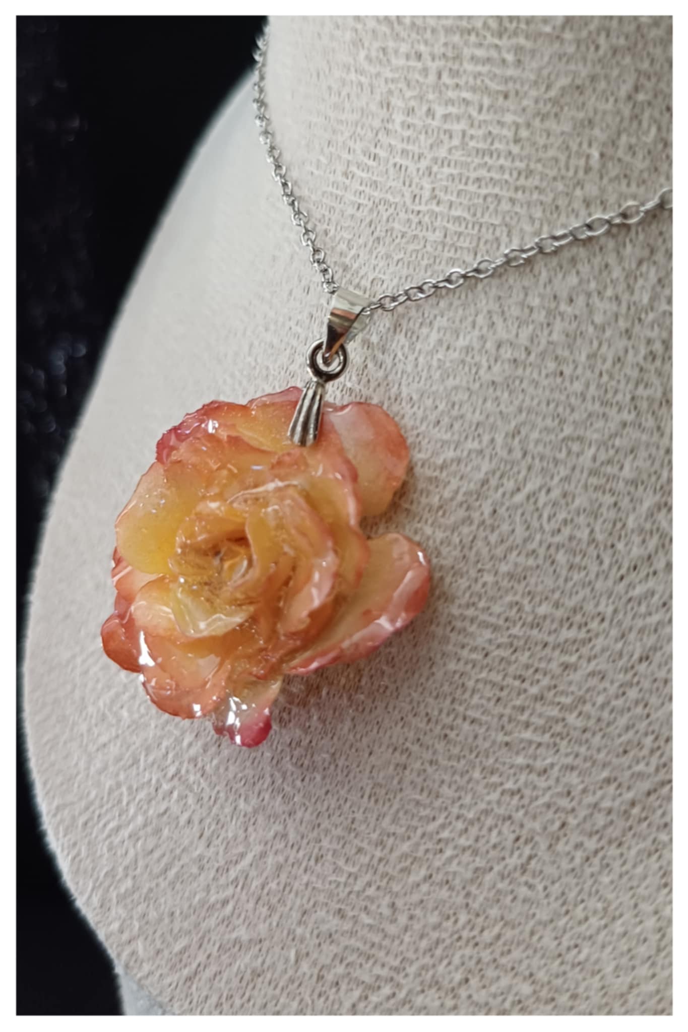 Collier petite rose jaune et rose
