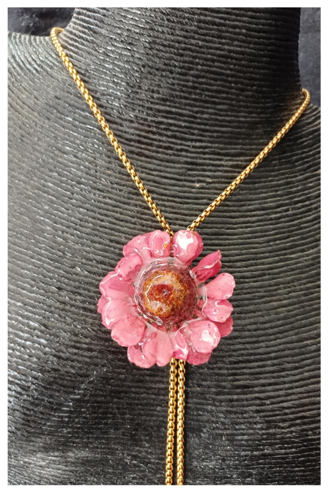 Collier coulissant fleur de Zinnia 