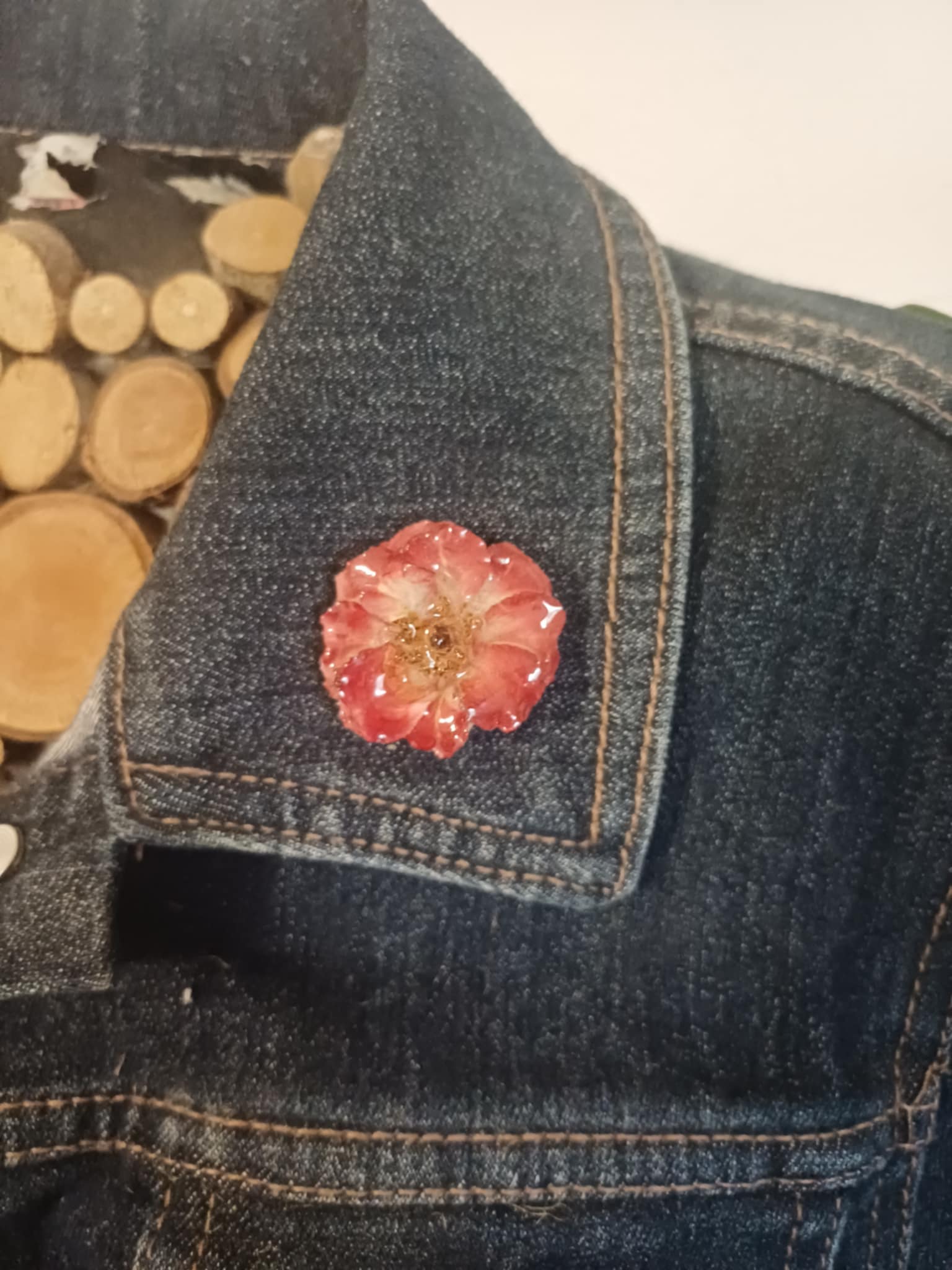 Broche pin's Rose rouge et blanche