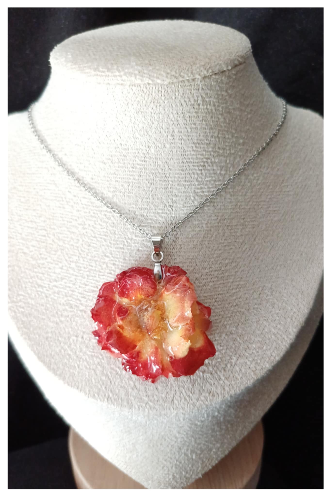 Collier rose rouge et jaune