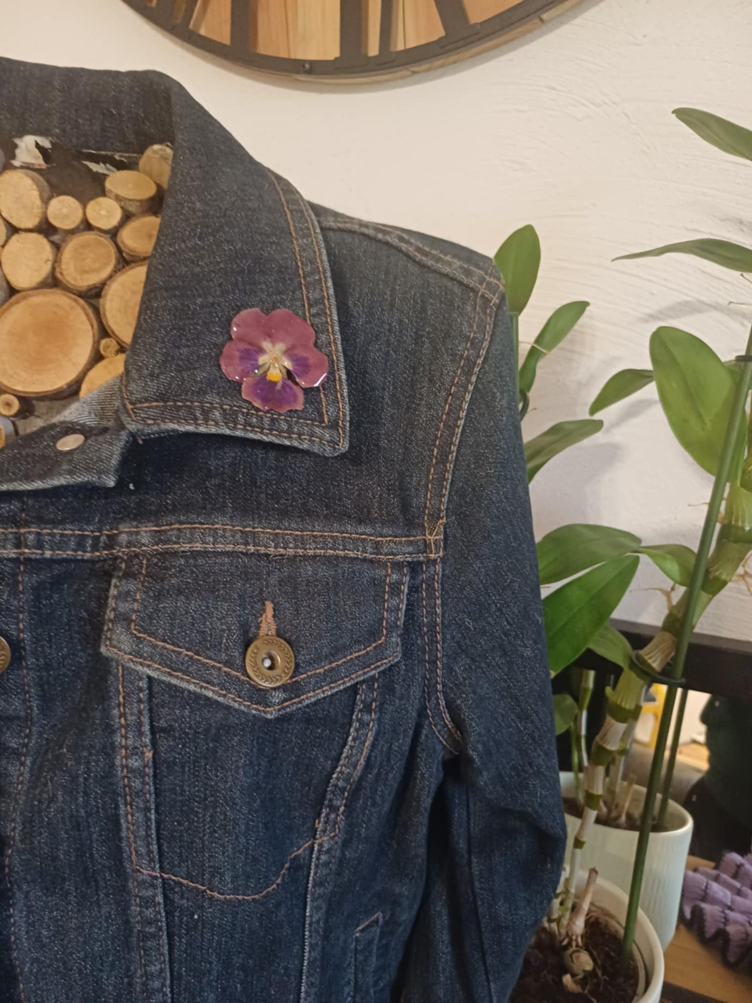 Broche pin's fleur de Pensée