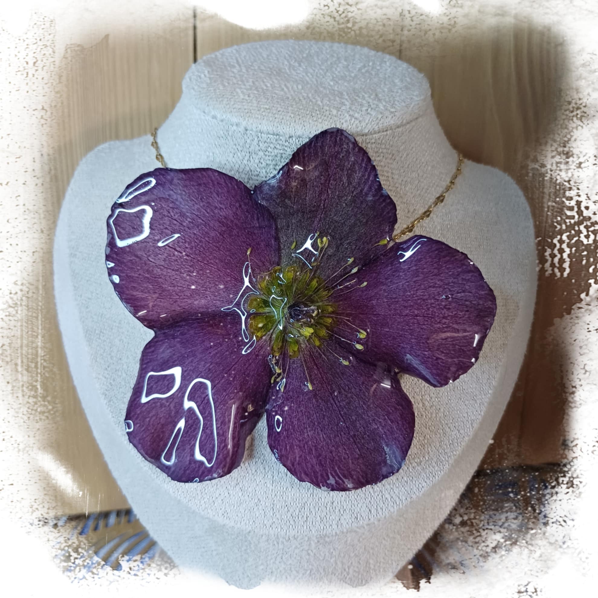 Collier Hellébore mauve