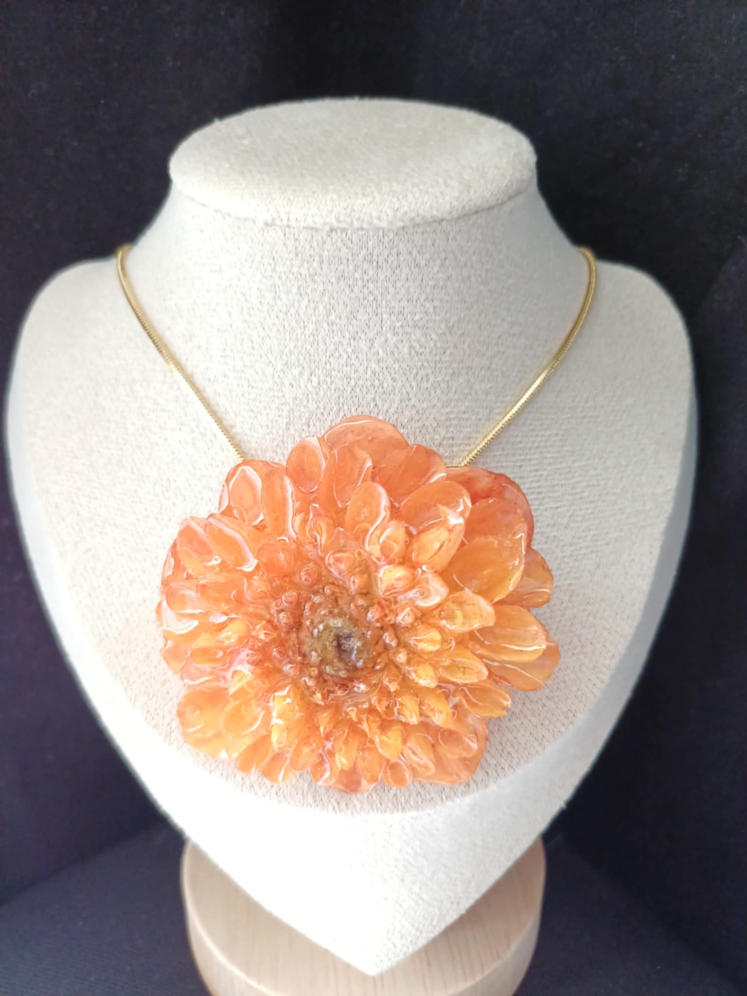 Collier fleur de Dalhia orange