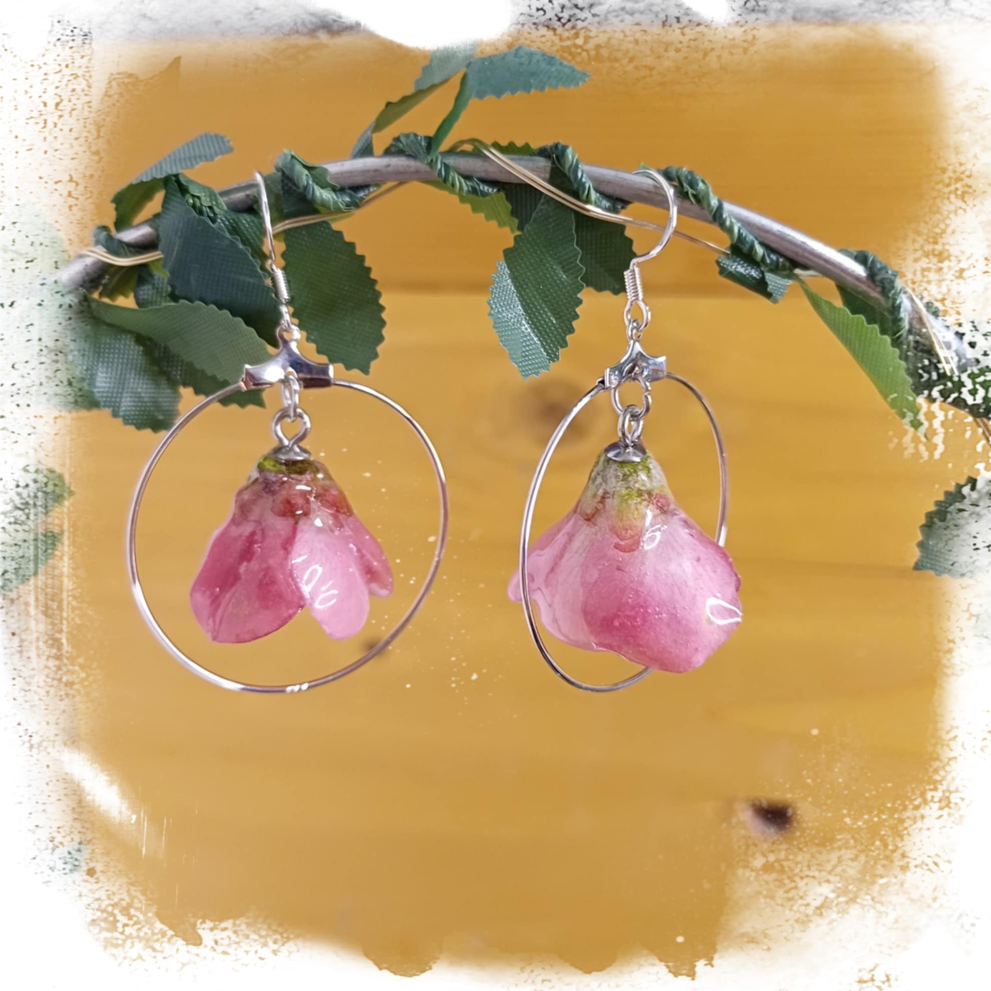 Boucle cognassier du Japon rouge