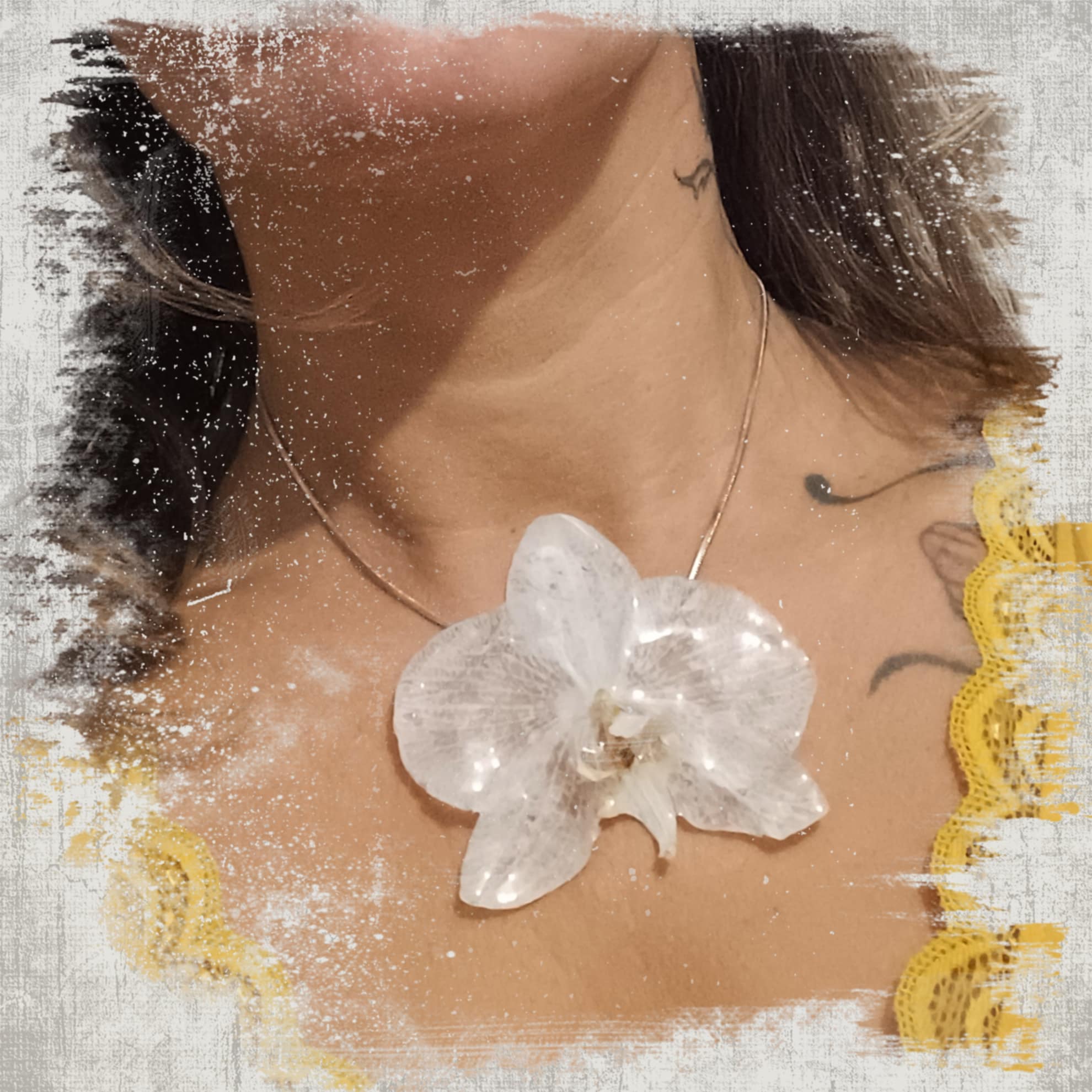 Collier fleur d'orchidée blanche