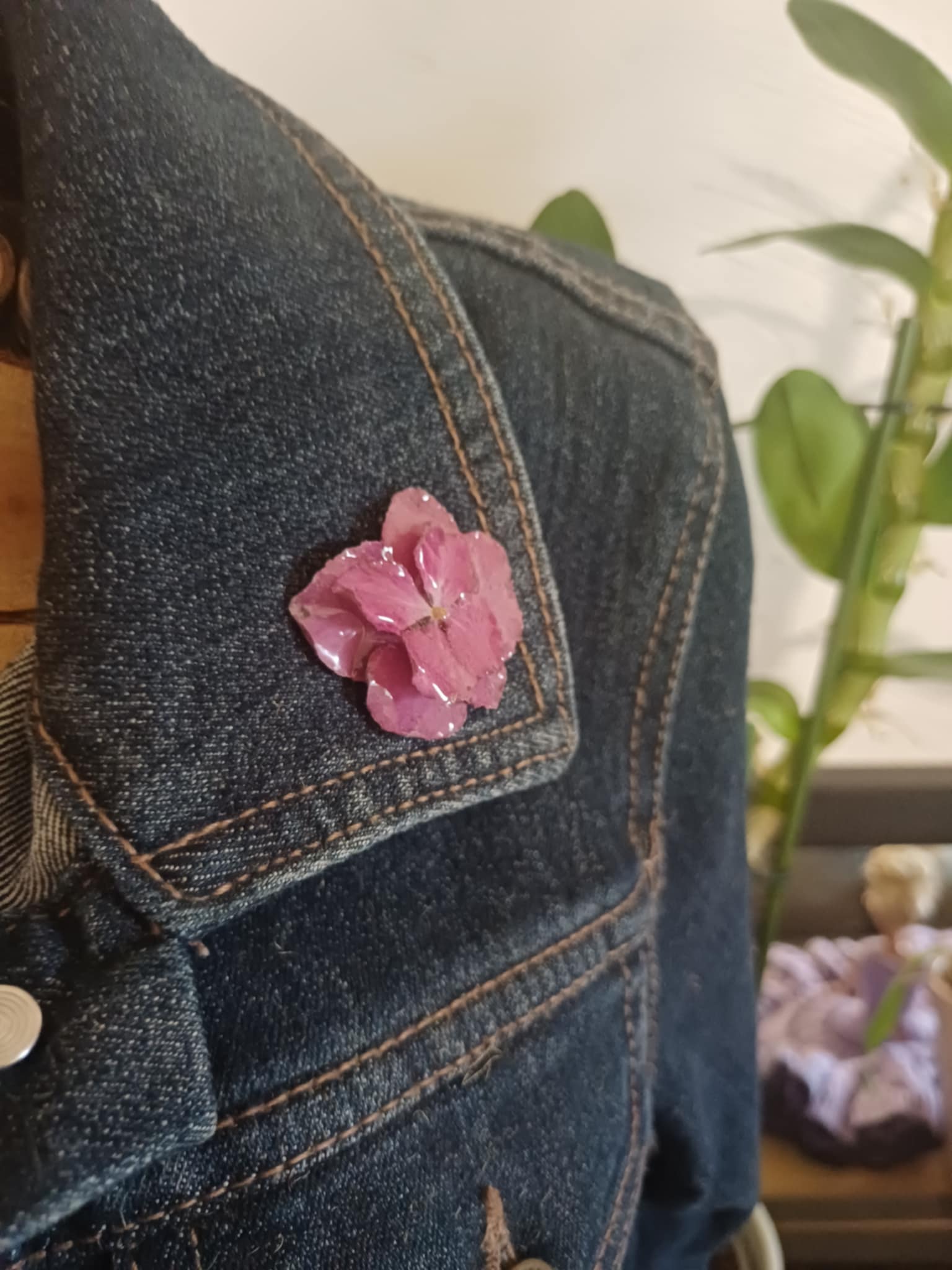 Broche pin's Hortensia mauve