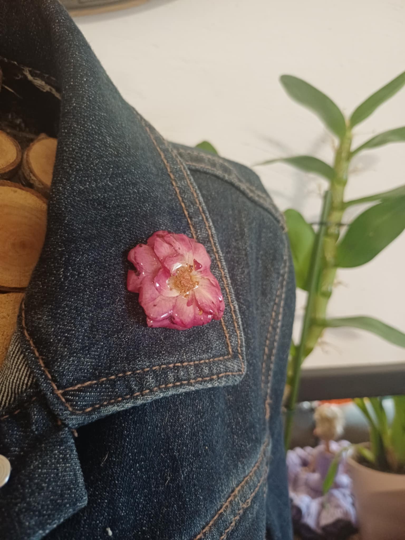 Broche pin's fleur d'Eglantier