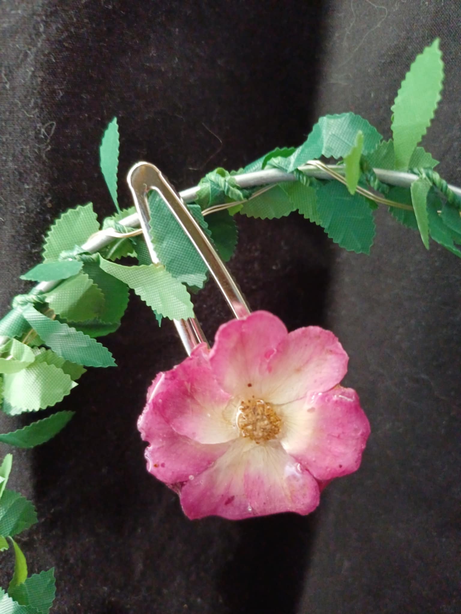 Pince crocodile fleur d'églantier