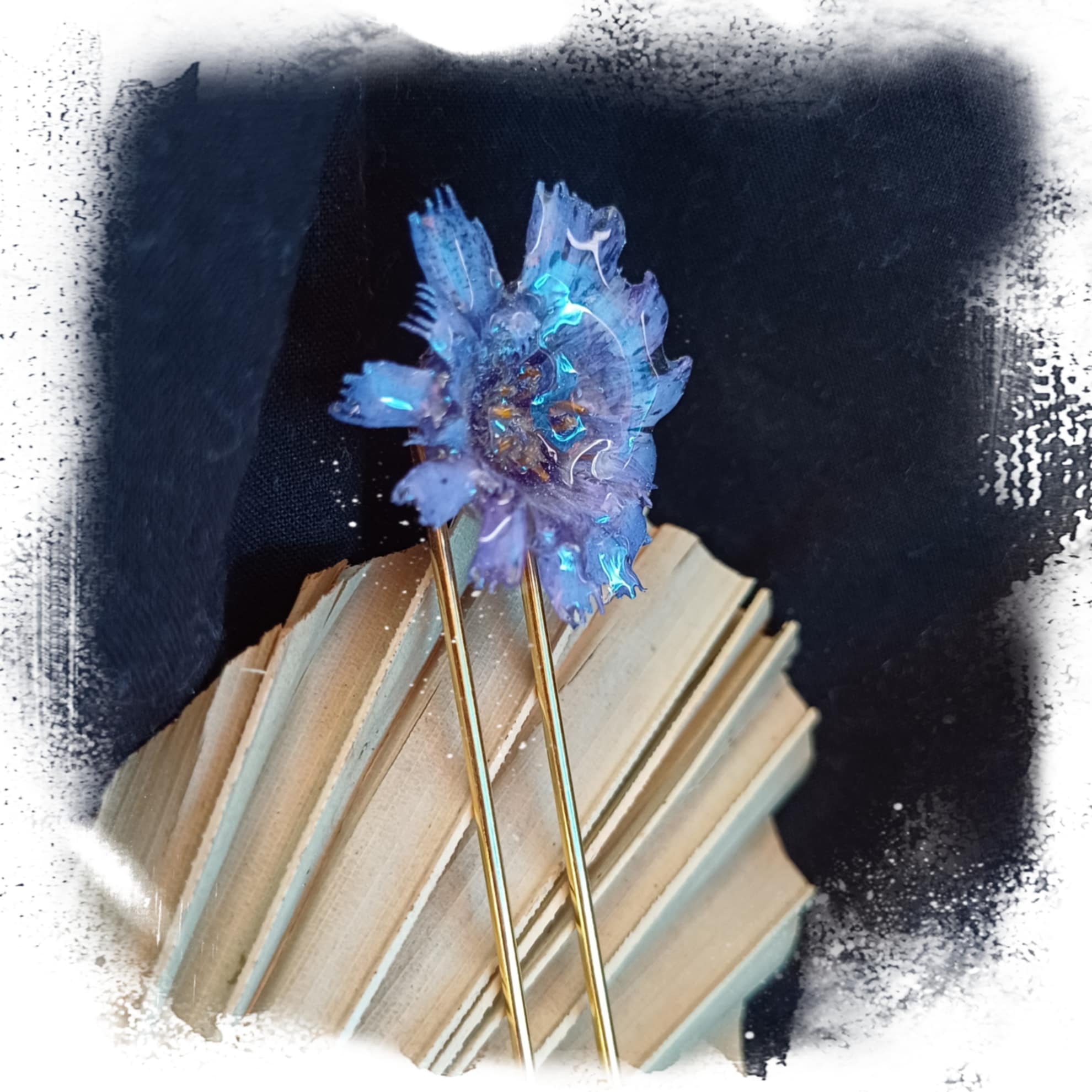 Pique à chignon fleur de Cupidone bleue