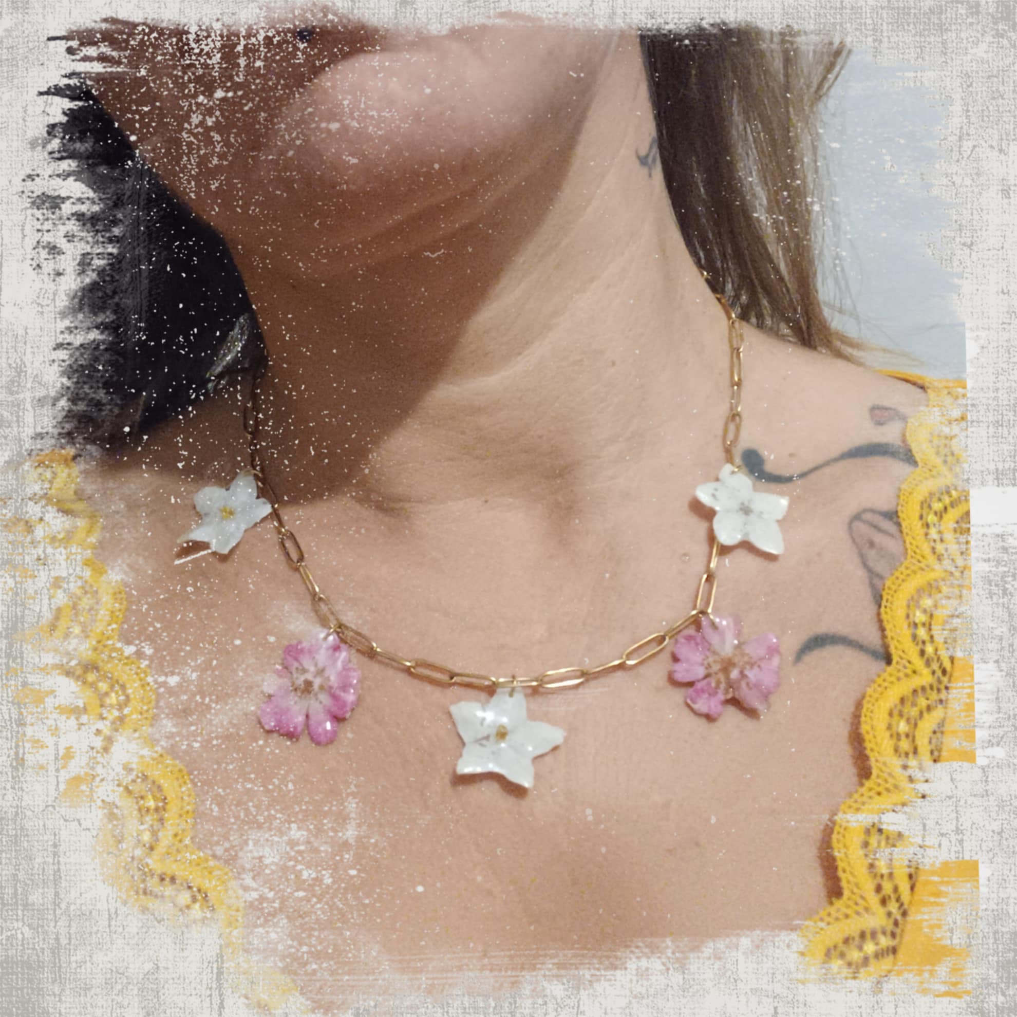 Collier multi fleurs