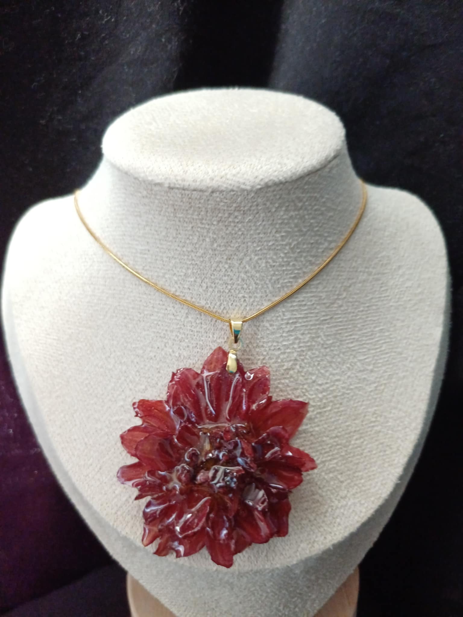 Collier fleur de Dahlia rouge