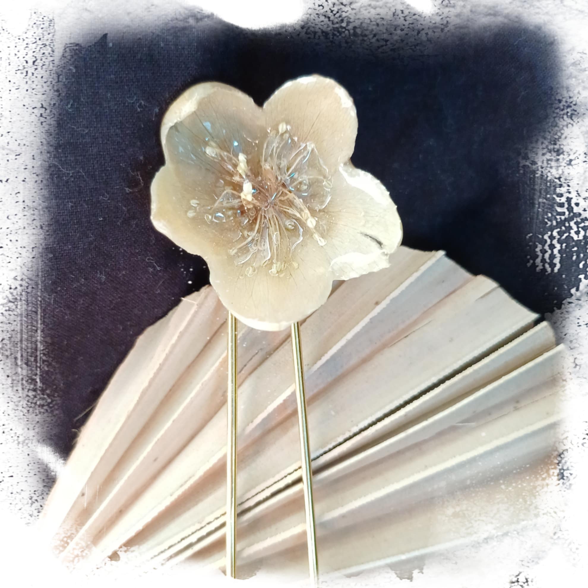 Pique à chignon fleur d' Hellebore